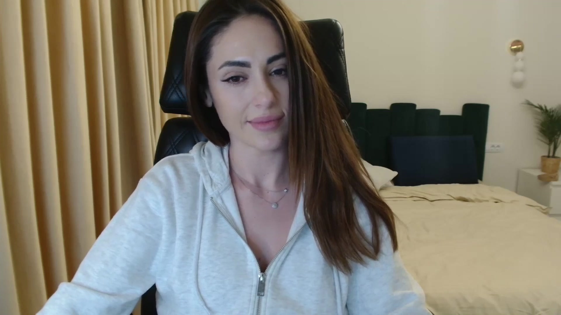 Gallery image thumbnail from DorisDolll's myfreecams stream on, 01/08/2025, 11:48 image 20 of 20