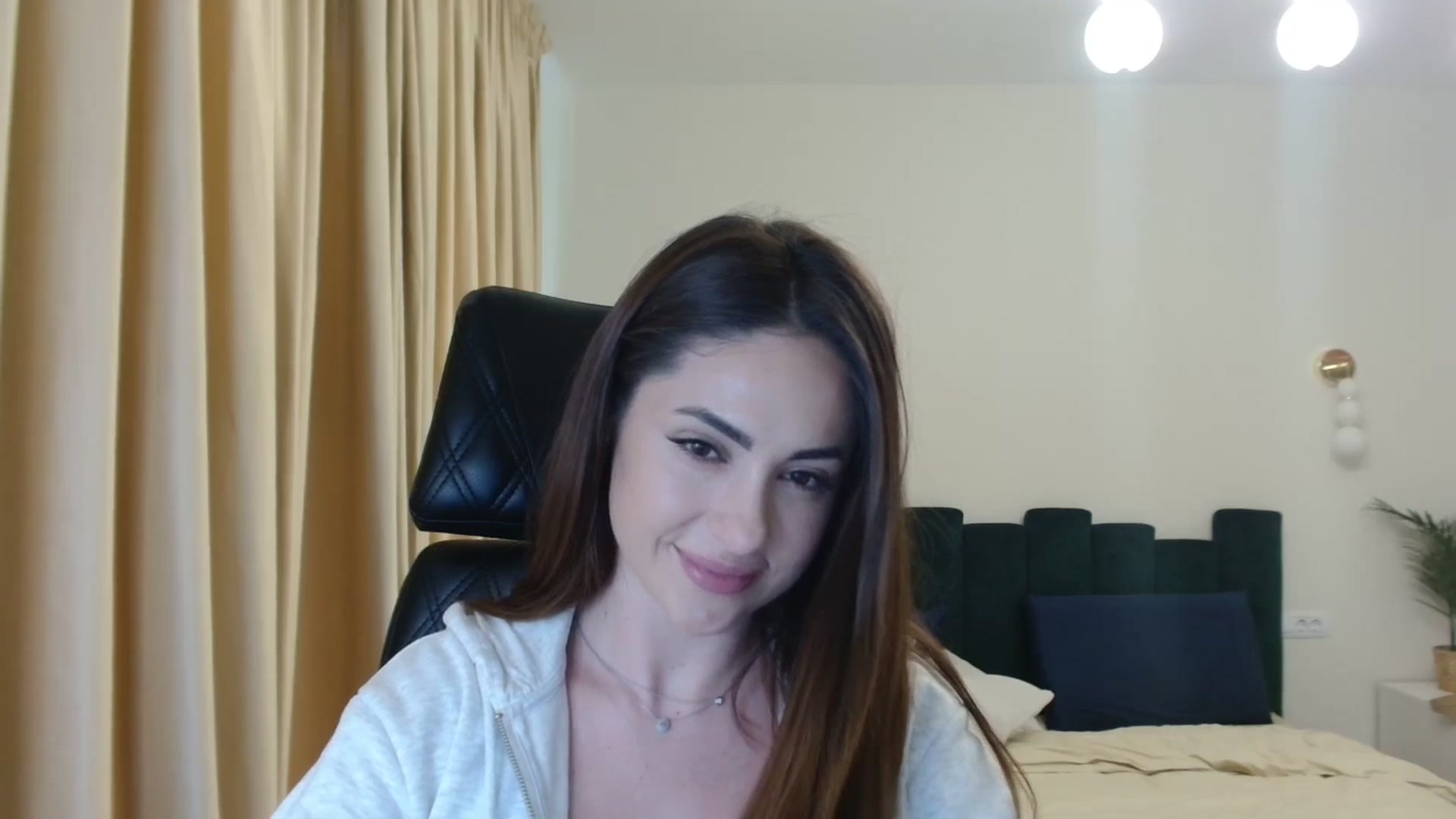 Gallery image thumbnail from DorisDolll's myfreecams stream on, 01/08/2025, 11:48 image 6 of 20