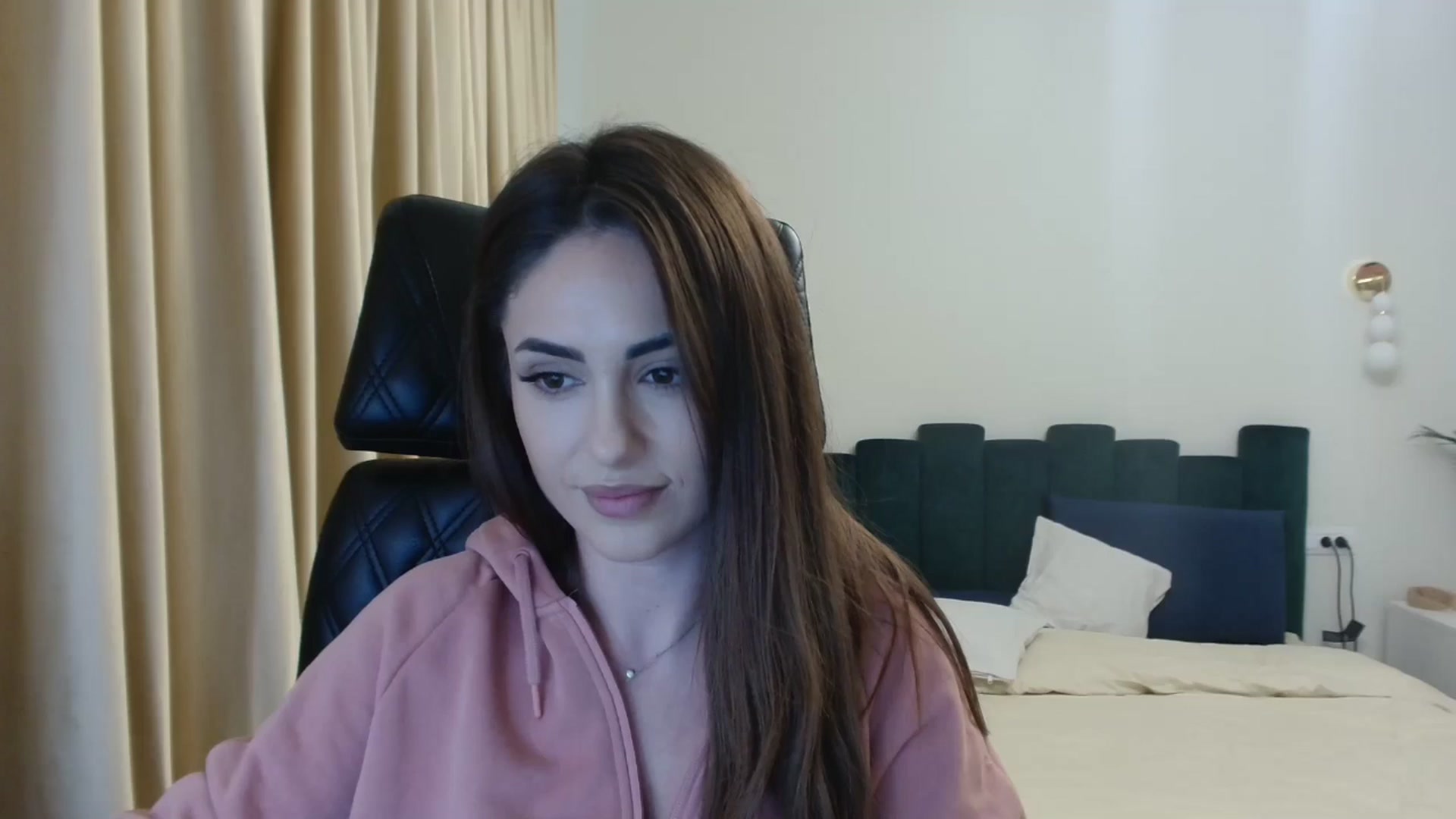 Gallery image thumbnail from DorisDolll's myfreecams stream on, 01/10/2025, 12:21 image 9 of 20