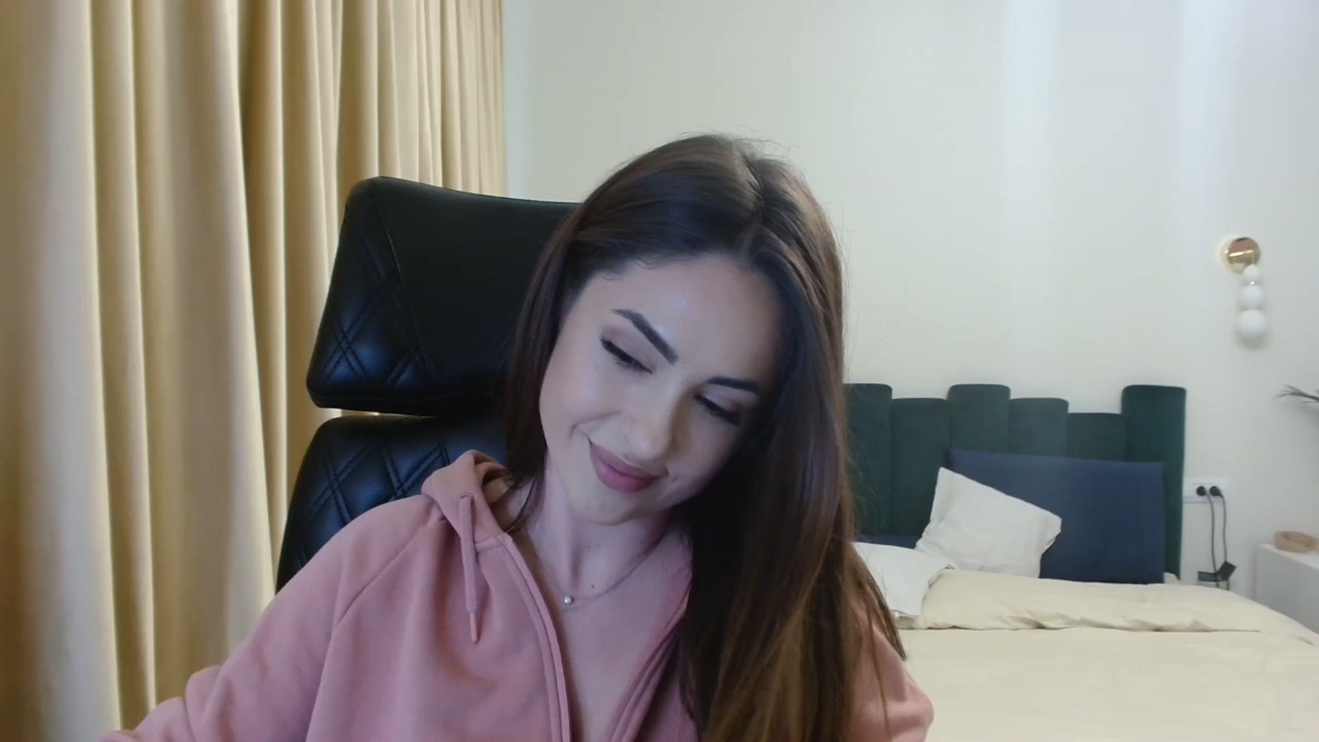 Gallery image thumbnail from DorisDolll's myfreecams stream on, 01/10/2025, 12:21 image 10 of 20