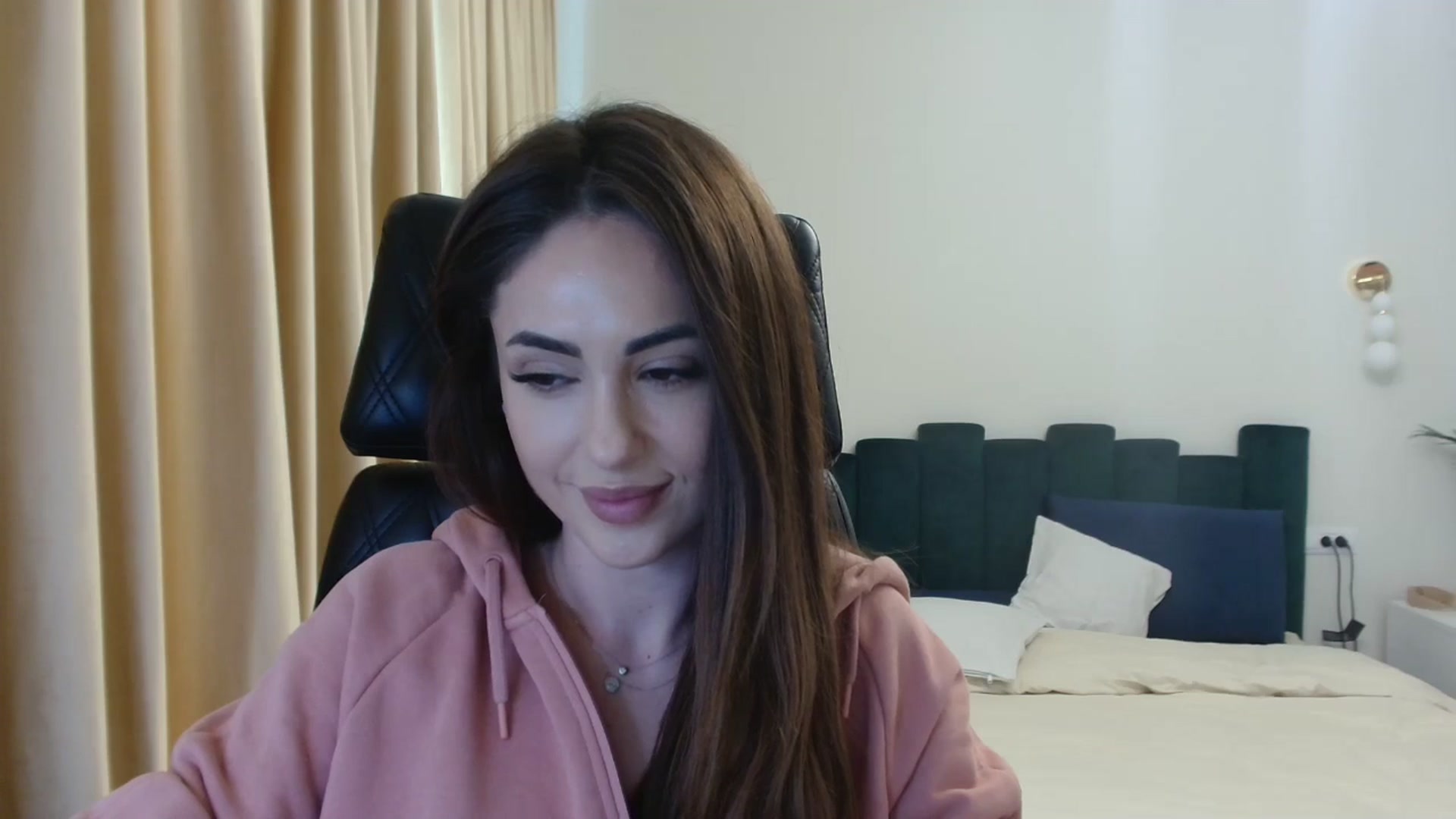 Gallery image thumbnail from DorisDolll's myfreecams stream on, 01/10/2025, 12:21 image 20 of 20