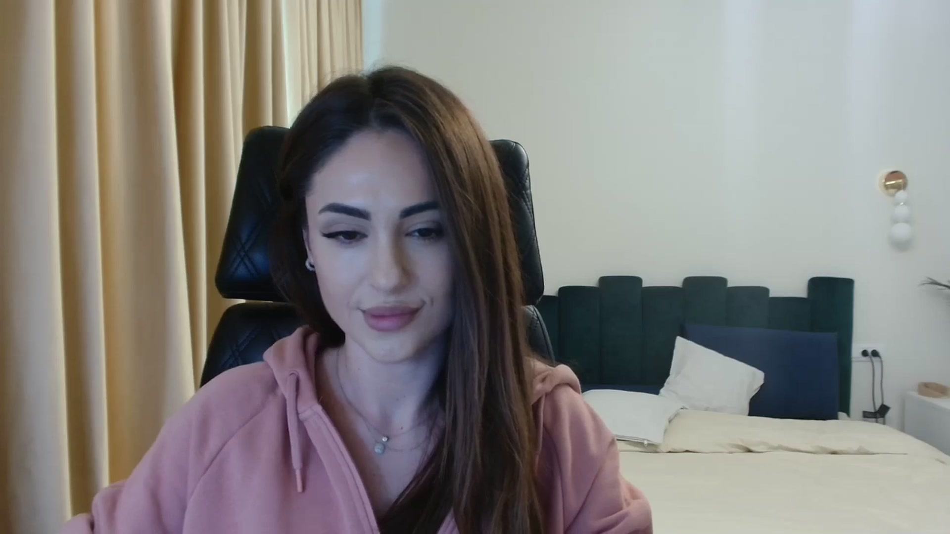Gallery image thumbnail from DorisDolll's myfreecams stream on, 01/10/2025, 12:21 image 19 of 20