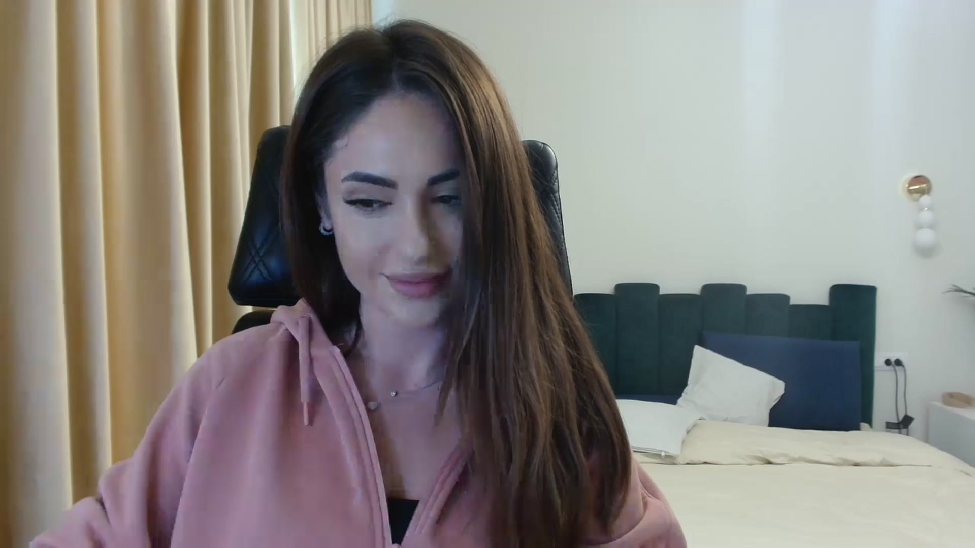 Gallery image thumbnail from DorisDolll's myfreecams stream on, 01/10/2025, 12:21 image 13 of 20
