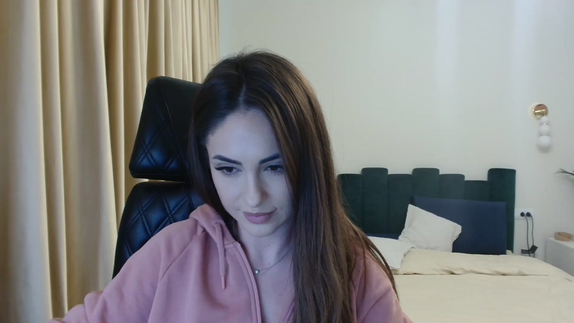 Gallery image thumbnail from DorisDolll's myfreecams stream on, 01/10/2025, 12:21 image 2 of 20