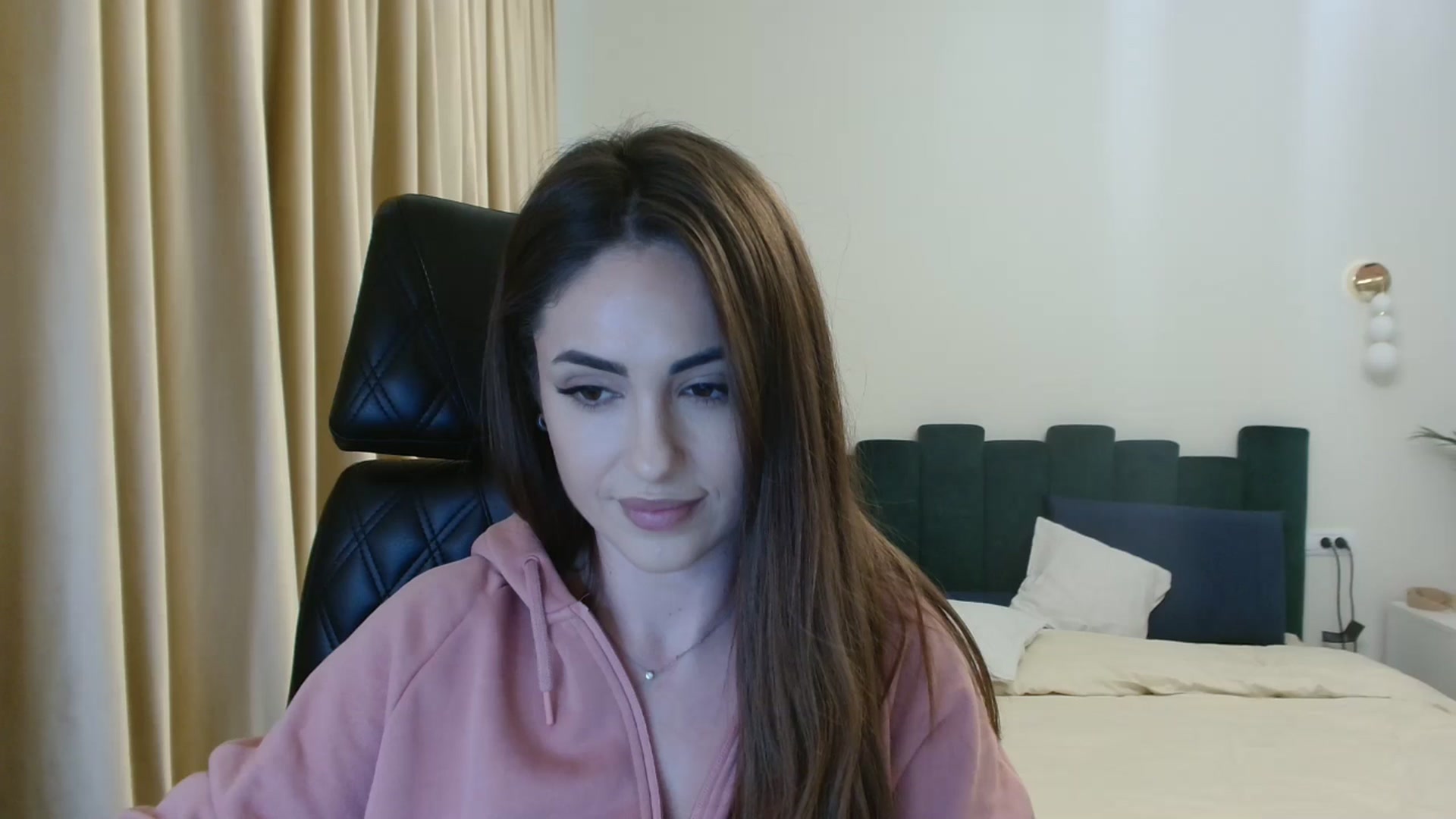 Gallery image thumbnail from DorisDolll's myfreecams stream on, 01/10/2025, 12:21 image 6 of 20