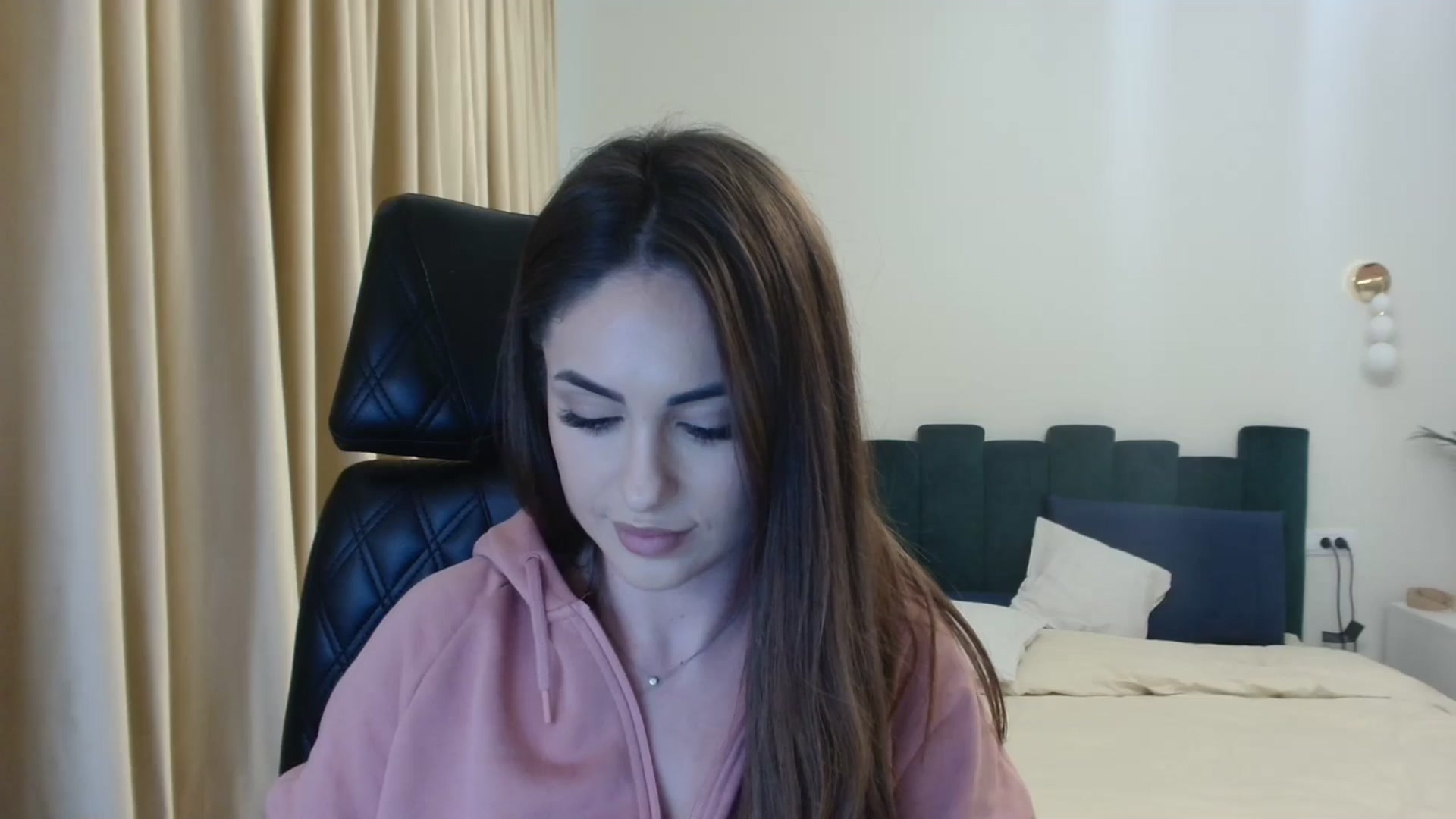 Gallery image thumbnail from DorisDolll's myfreecams stream on, 01/10/2025, 12:21 image 5 of 20