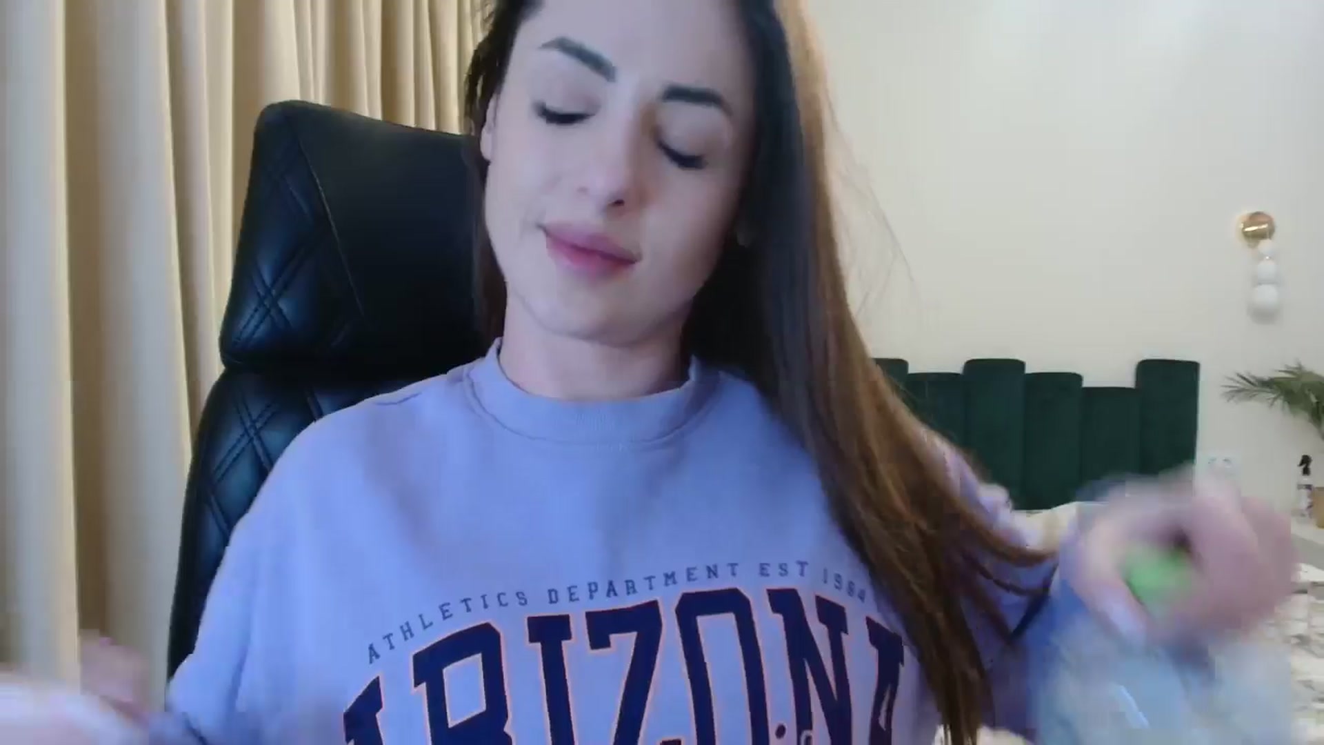 Gallery image thumbnail from DorisDolll's myfreecams stream on, 01/16/2025, 11:17 image 19 of 20