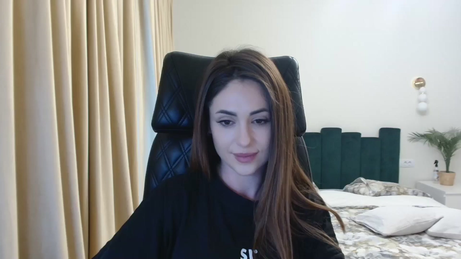 Gallery image thumbnail from DorisDolll's myfreecams stream on, 01/17/2025, 10:40 image 1 of 20