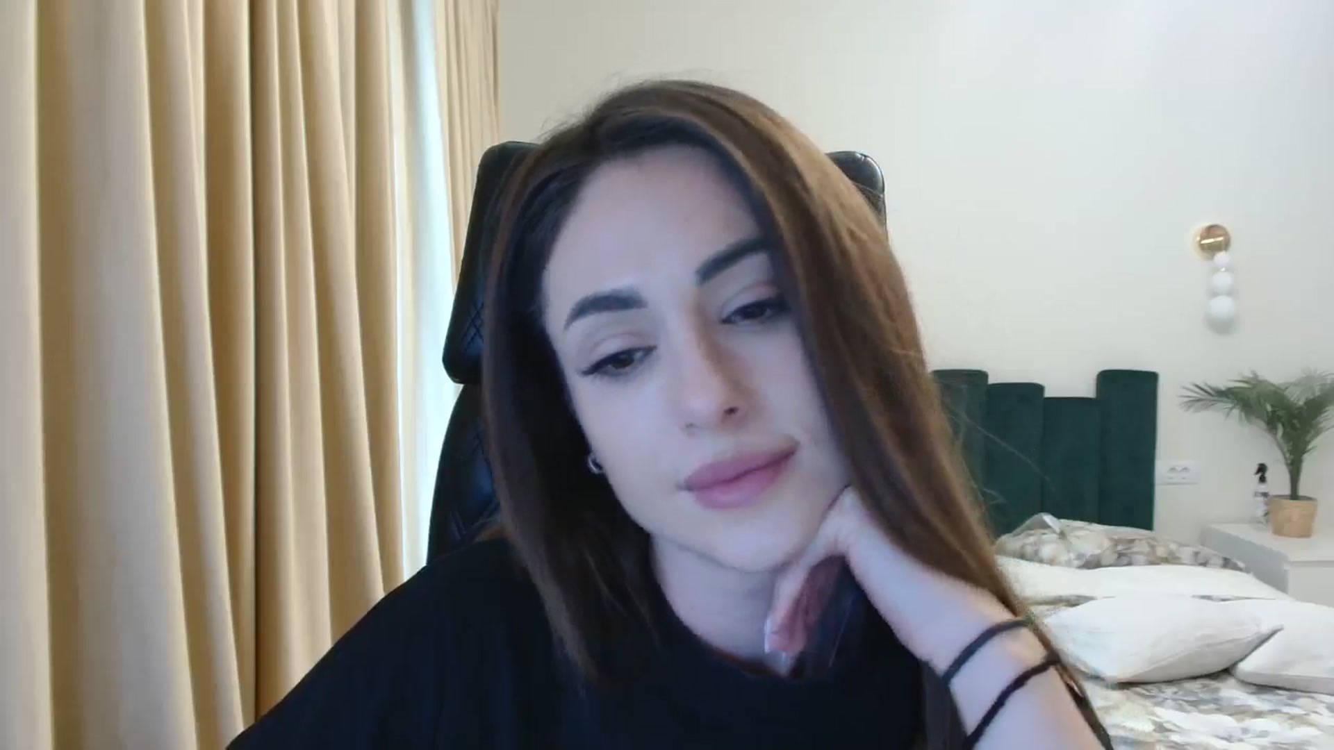 Gallery image thumbnail from DorisDolll's myfreecams stream on, 01/17/2025, 10:40 image 10 of 20