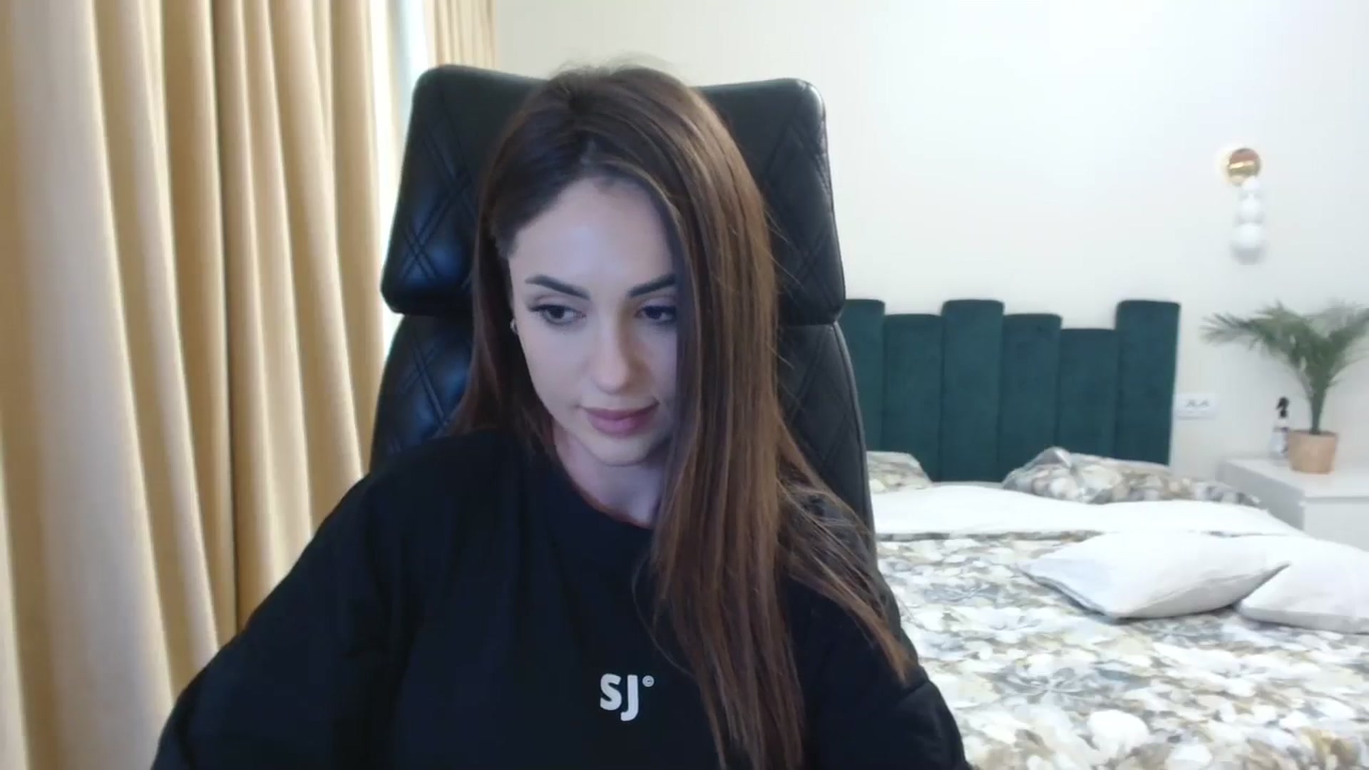 Gallery image thumbnail from DorisDolll's myfreecams stream on, 01/17/2025, 10:40 image 19 of 20