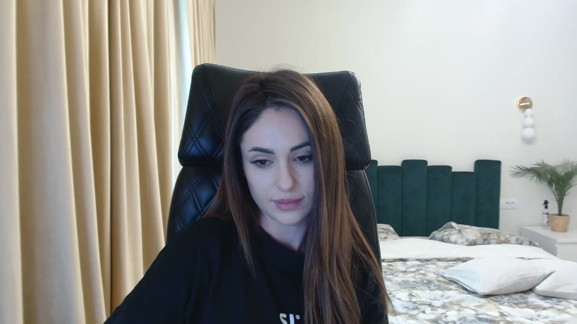 Gallery image thumbnail from DorisDolll's myfreecams stream on, 01/17/2025, 10:40 image 11 of 20