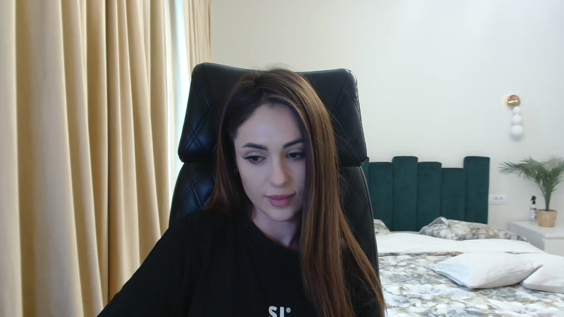 Gallery image thumbnail from DorisDolll's myfreecams stream on, 01/17/2025, 10:40 image 14 of 20