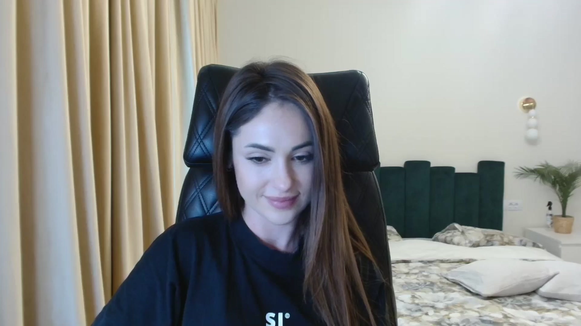 Gallery image thumbnail from DorisDolll's myfreecams stream on, 01/17/2025, 10:40 image 4 of 20