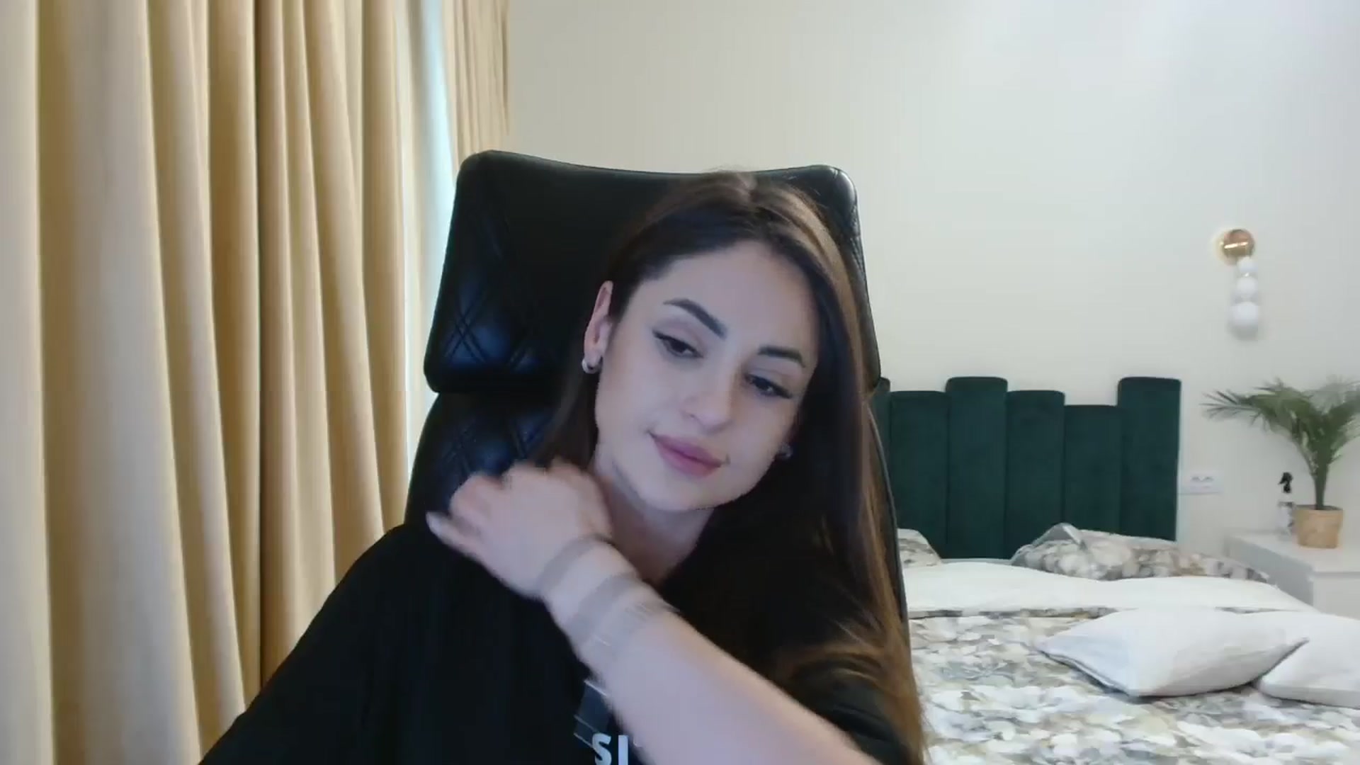 Gallery image thumbnail from DorisDolll's myfreecams stream on, 01/17/2025, 10:40 image 12 of 20