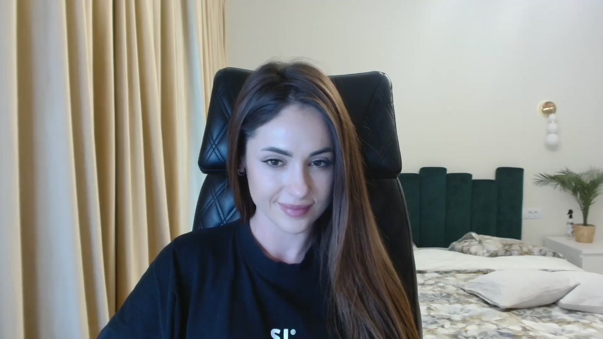 Gallery image thumbnail from DorisDolll's myfreecams stream on, 01/17/2025, 10:40 image 3 of 20