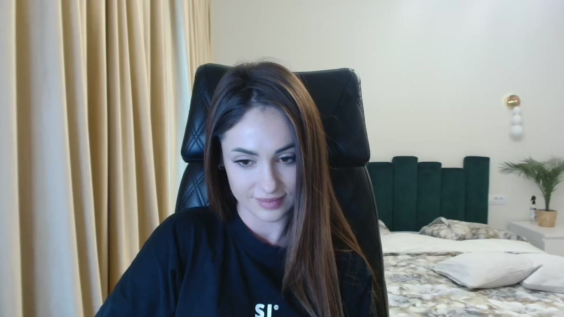 Gallery image thumbnail from DorisDolll's myfreecams stream on, 01/17/2025, 10:40 image 5 of 20