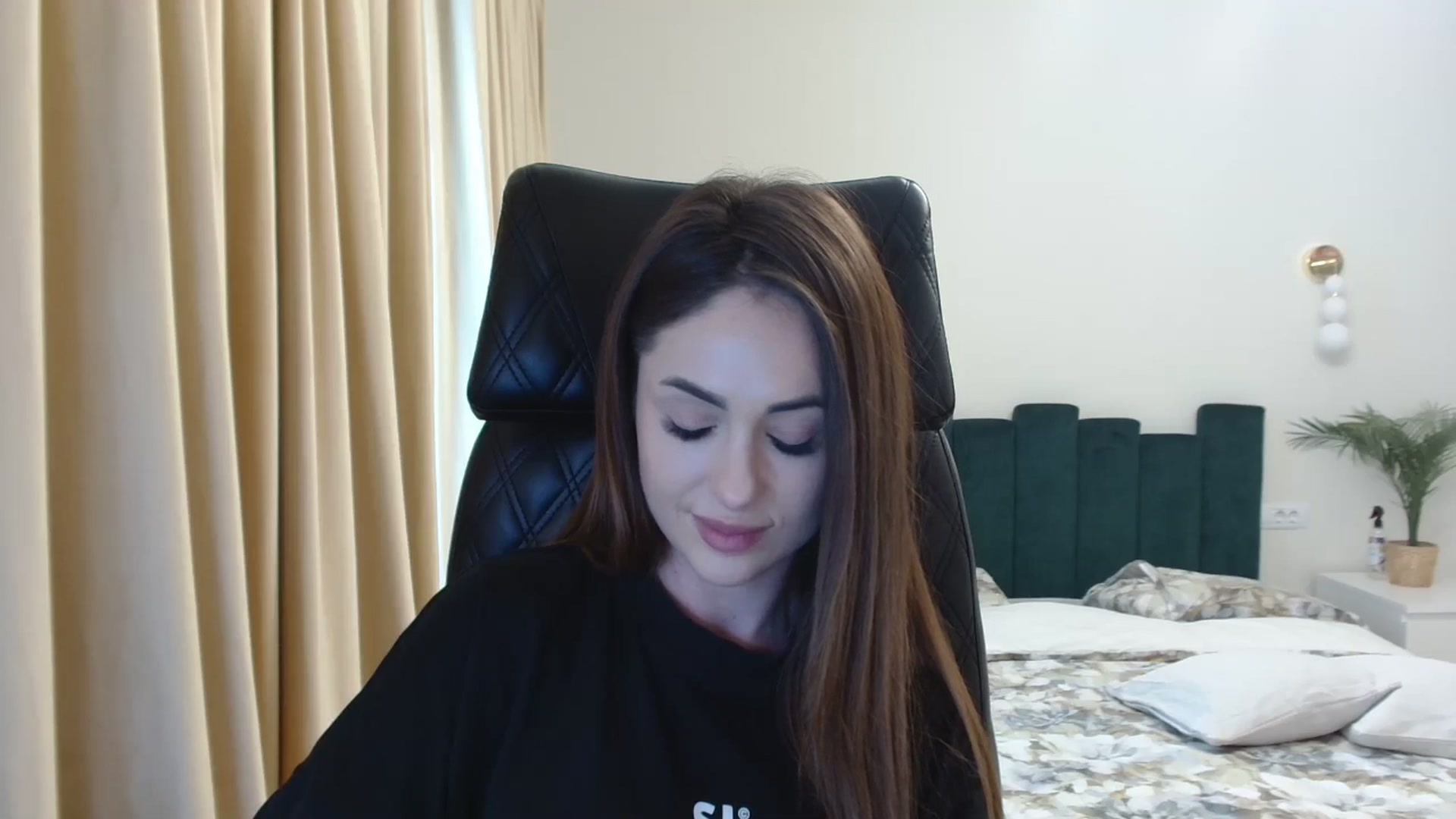 Gallery image thumbnail from DorisDolll's myfreecams stream on, 01/17/2025, 10:40 image 17 of 20