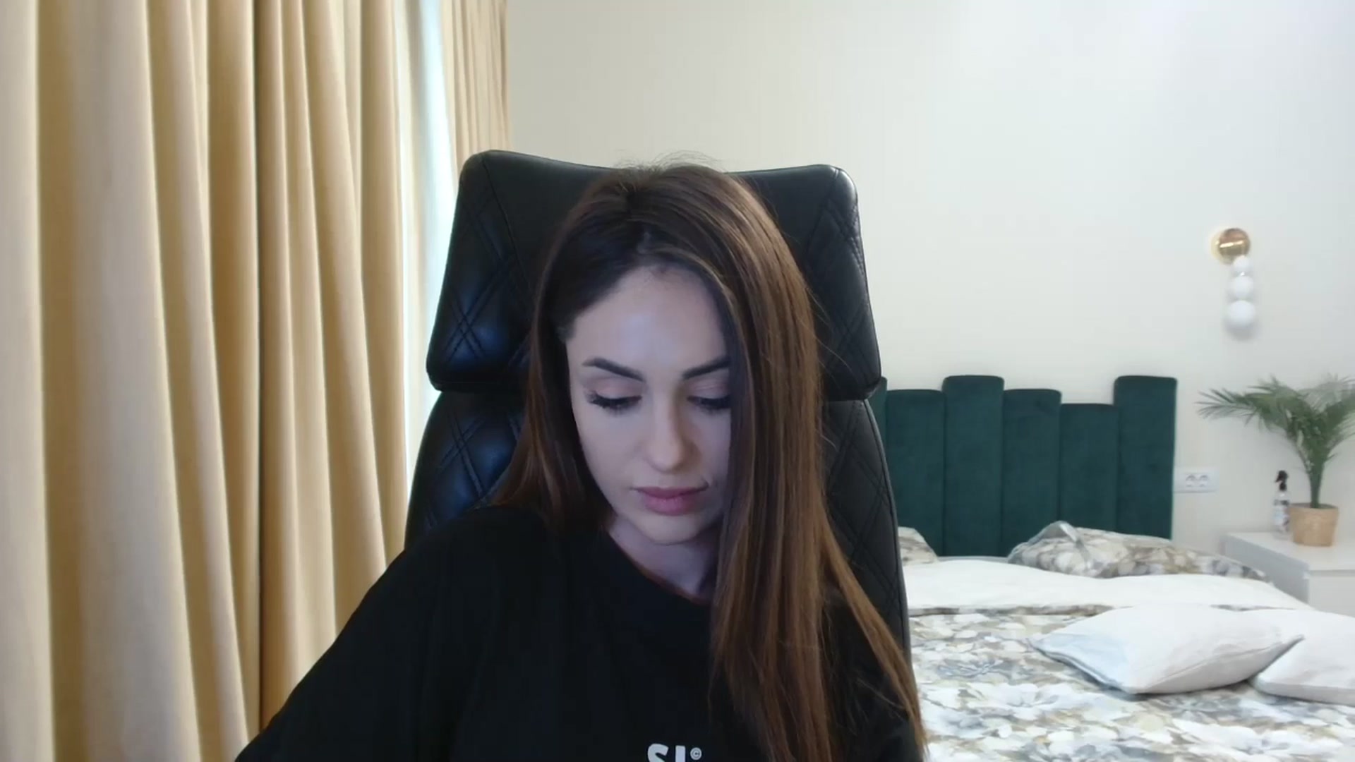 Gallery image thumbnail from DorisDolll's myfreecams stream on, 01/17/2025, 10:40 image 16 of 20