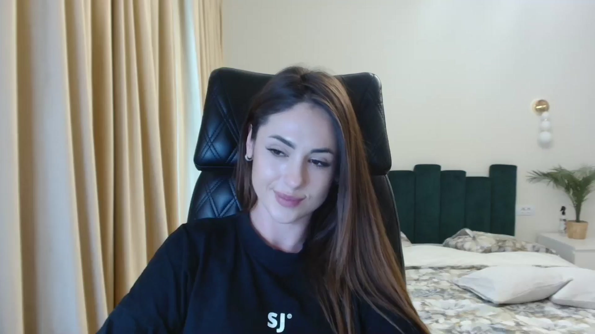 Gallery image thumbnail from DorisDolll's myfreecams stream on, 01/17/2025, 10:40 image 7 of 20