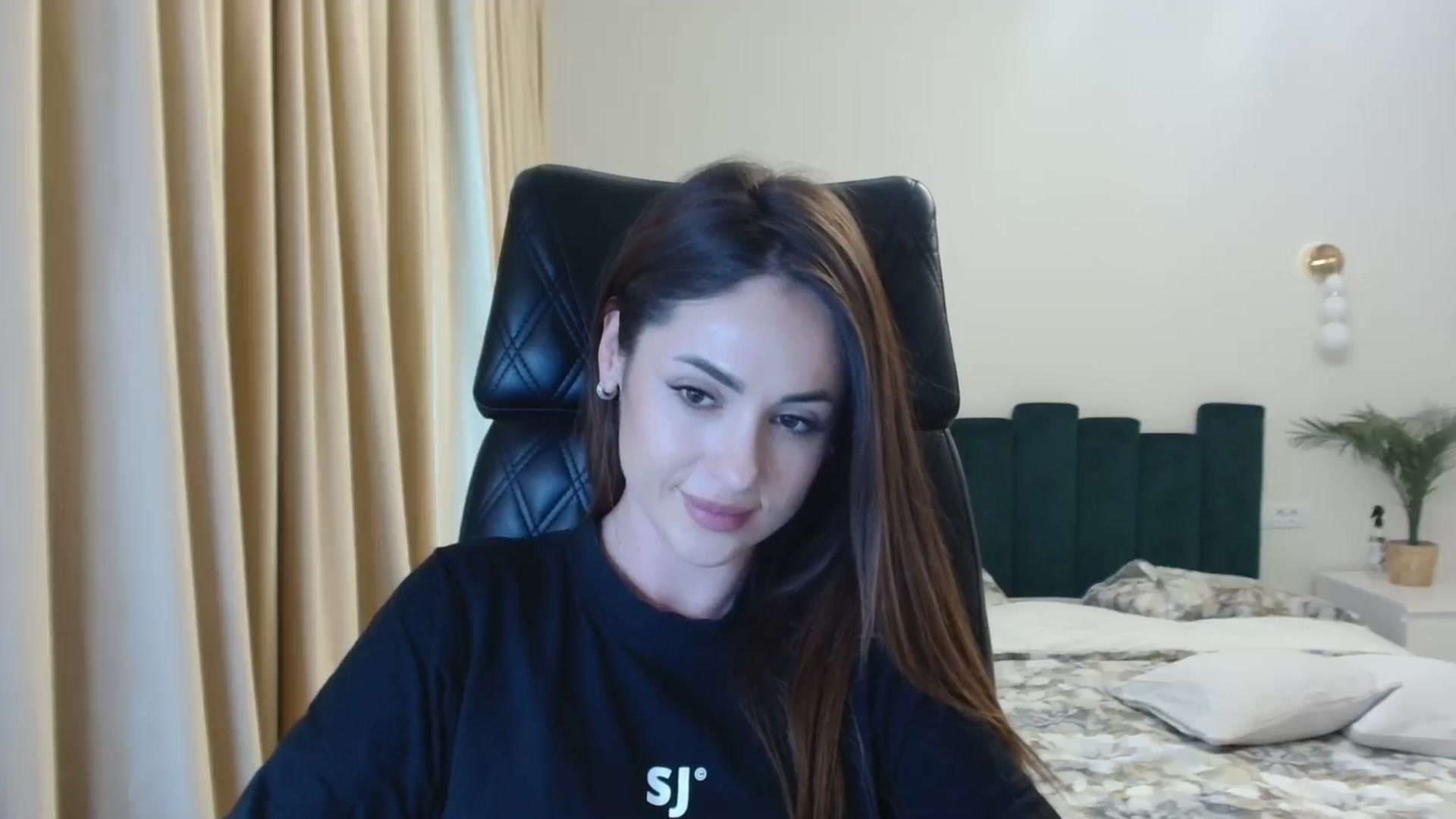 Gallery image thumbnail from DorisDolll's myfreecams stream on, 01/17/2025, 10:40 image 6 of 20