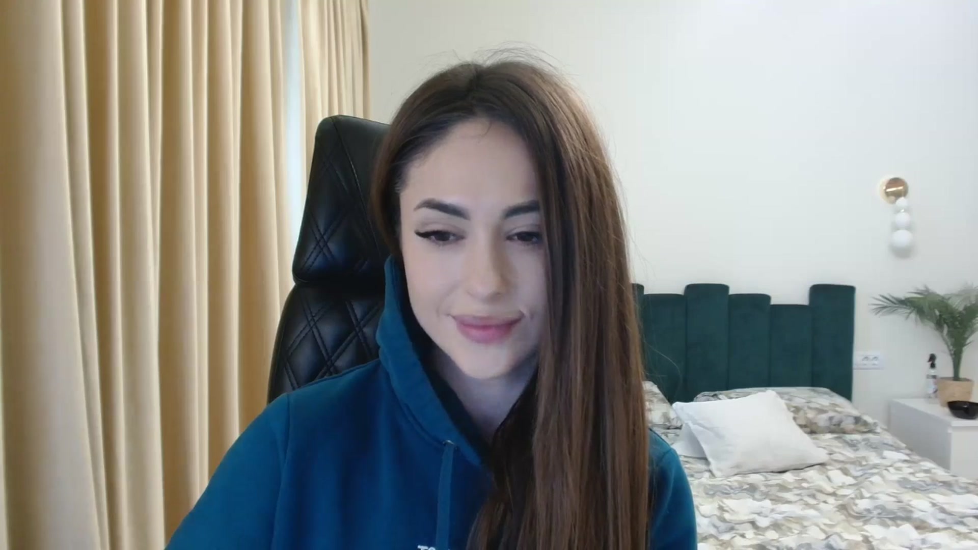 Gallery image thumbnail from DorisDolll's myfreecams stream on, 01/21/2025, 08:46 image 12 of 20