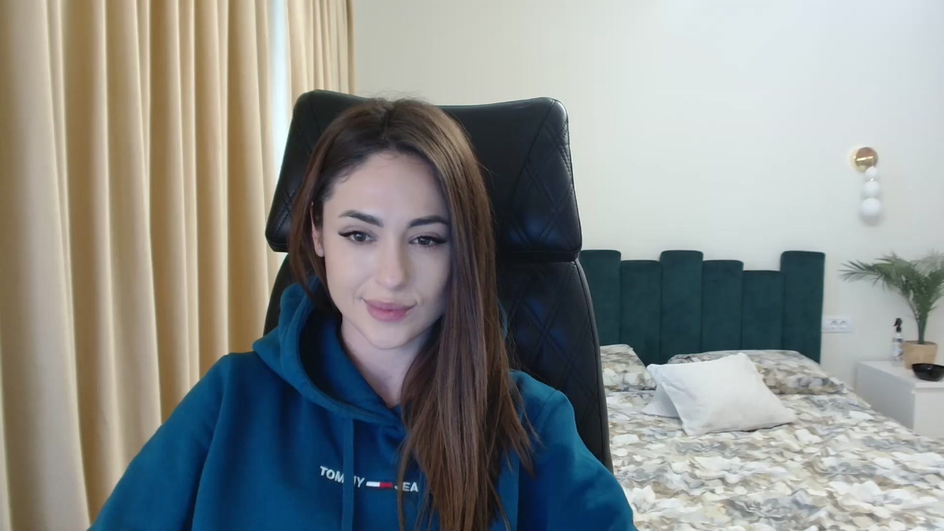 Gallery image thumbnail from DorisDolll's myfreecams stream on, 01/21/2025, 10:12 image 6 of 20