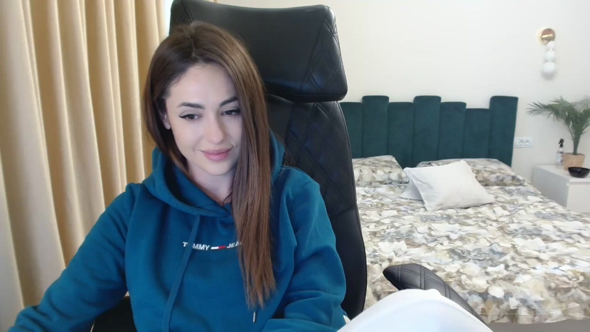 Gallery image thumbnail from DorisDolll's myfreecams stream on, 01/21/2025, 10:12 image 18 of 20