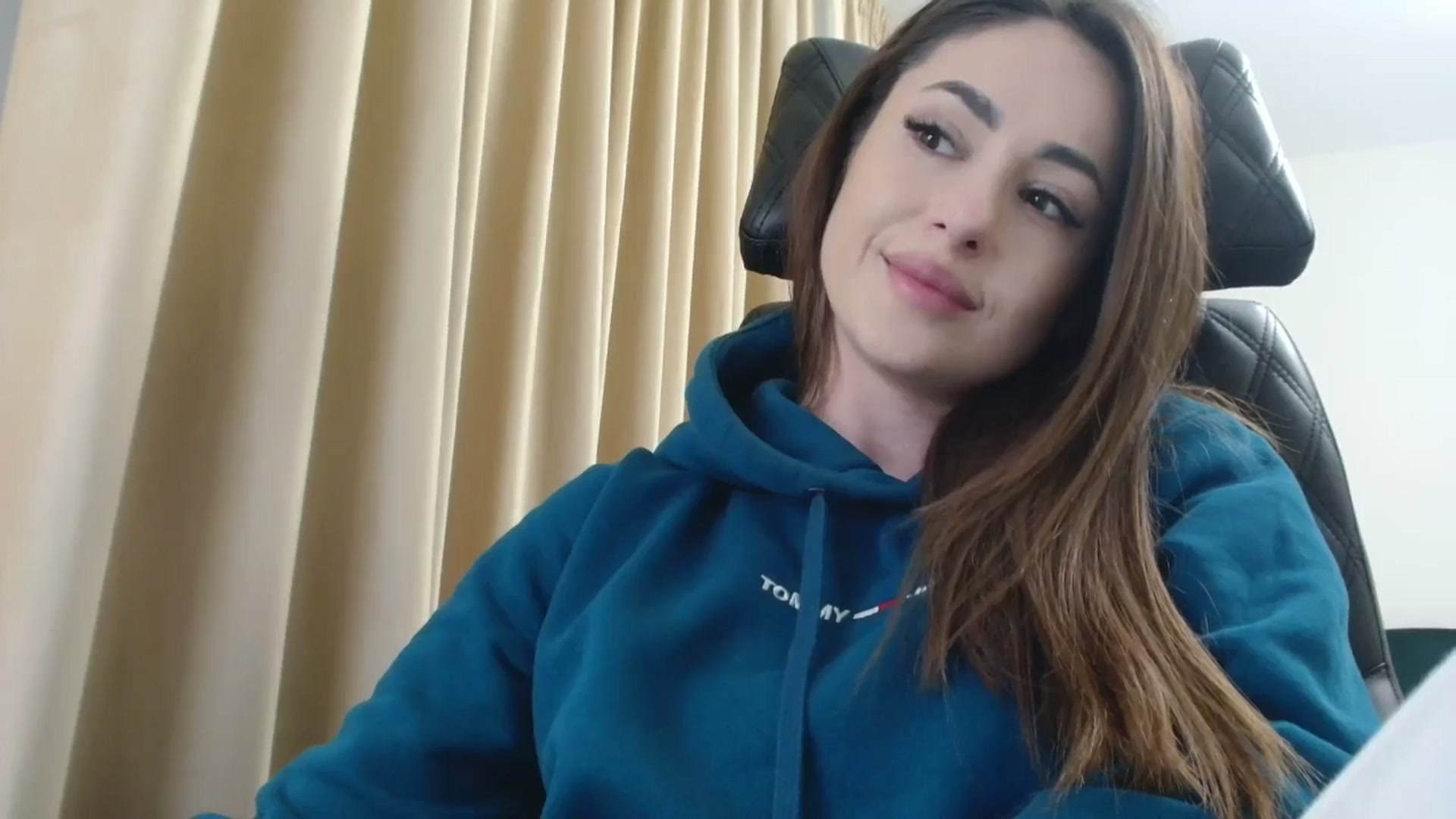 Gallery image thumbnail from DorisDolll's myfreecams stream on, 01/21/2025, 10:12 image 15 of 20