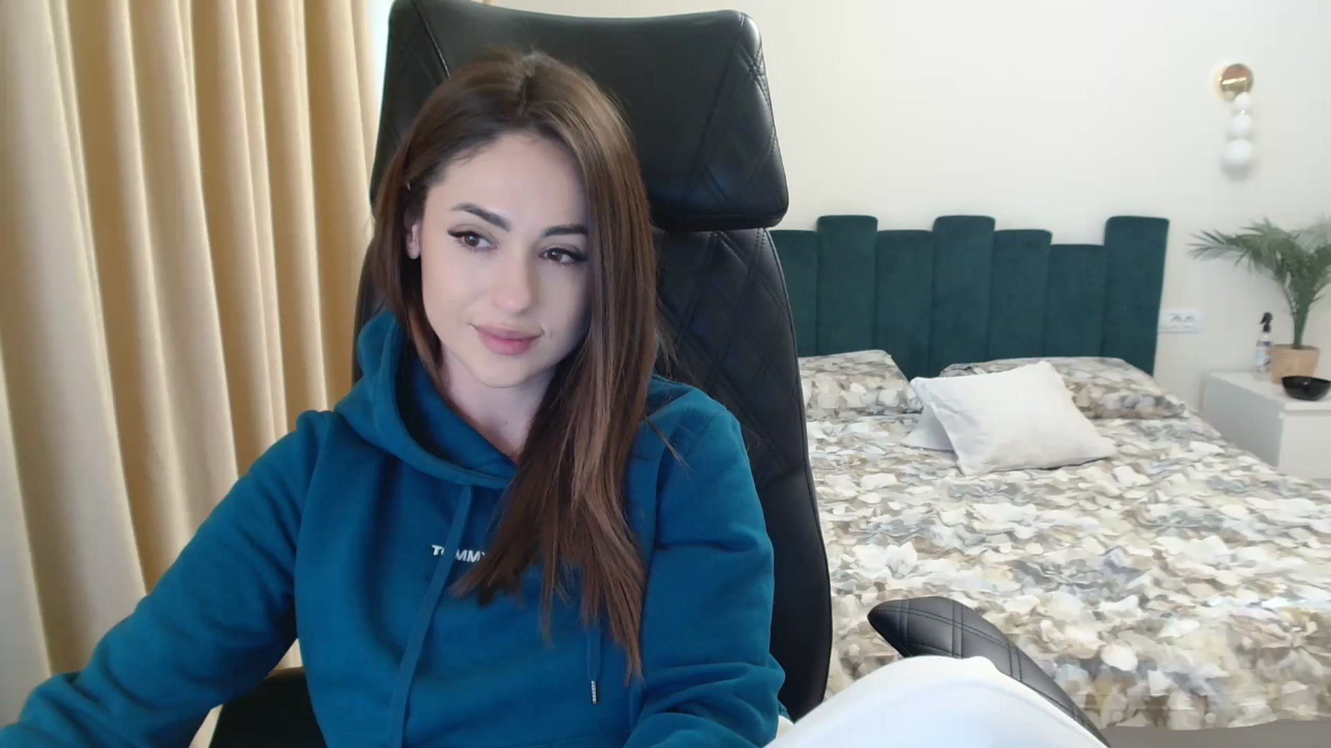 Gallery image thumbnail from DorisDolll's myfreecams stream on, 01/21/2025, 10:12 image 17 of 20