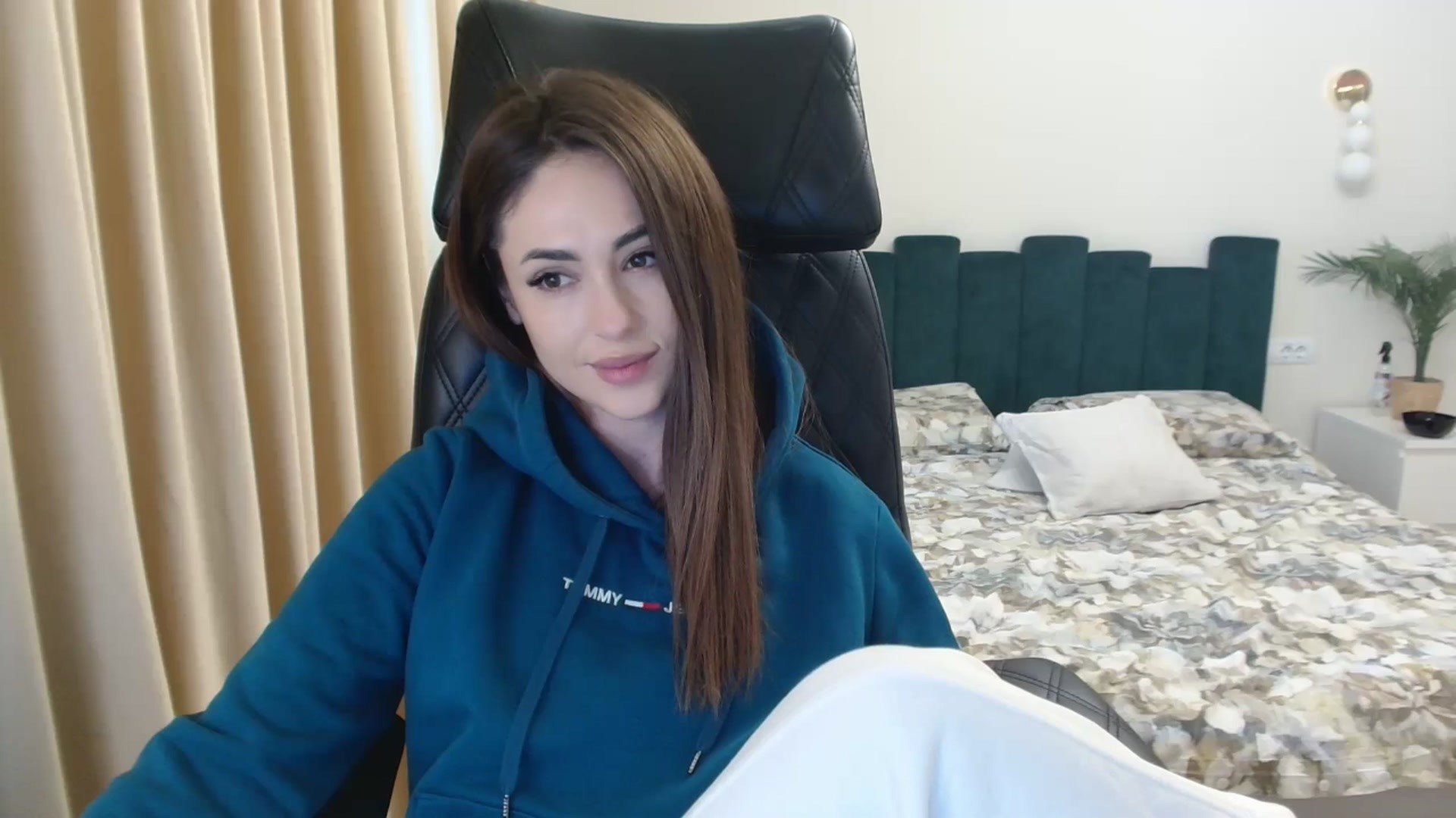 Gallery image thumbnail from DorisDolll's myfreecams stream on, 01/21/2025, 10:12 image 19 of 20