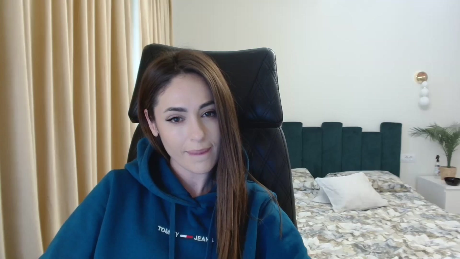 Gallery image thumbnail from DorisDolll's myfreecams stream on, 01/21/2025, 10:12 image 7 of 20