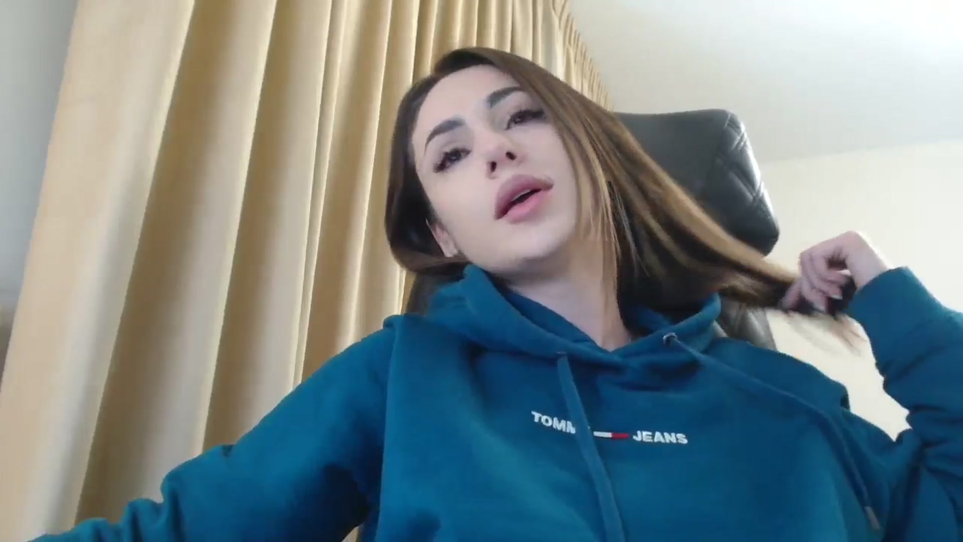 Gallery image thumbnail from DorisDolll's myfreecams stream on, 01/21/2025, 10:12 image 12 of 20