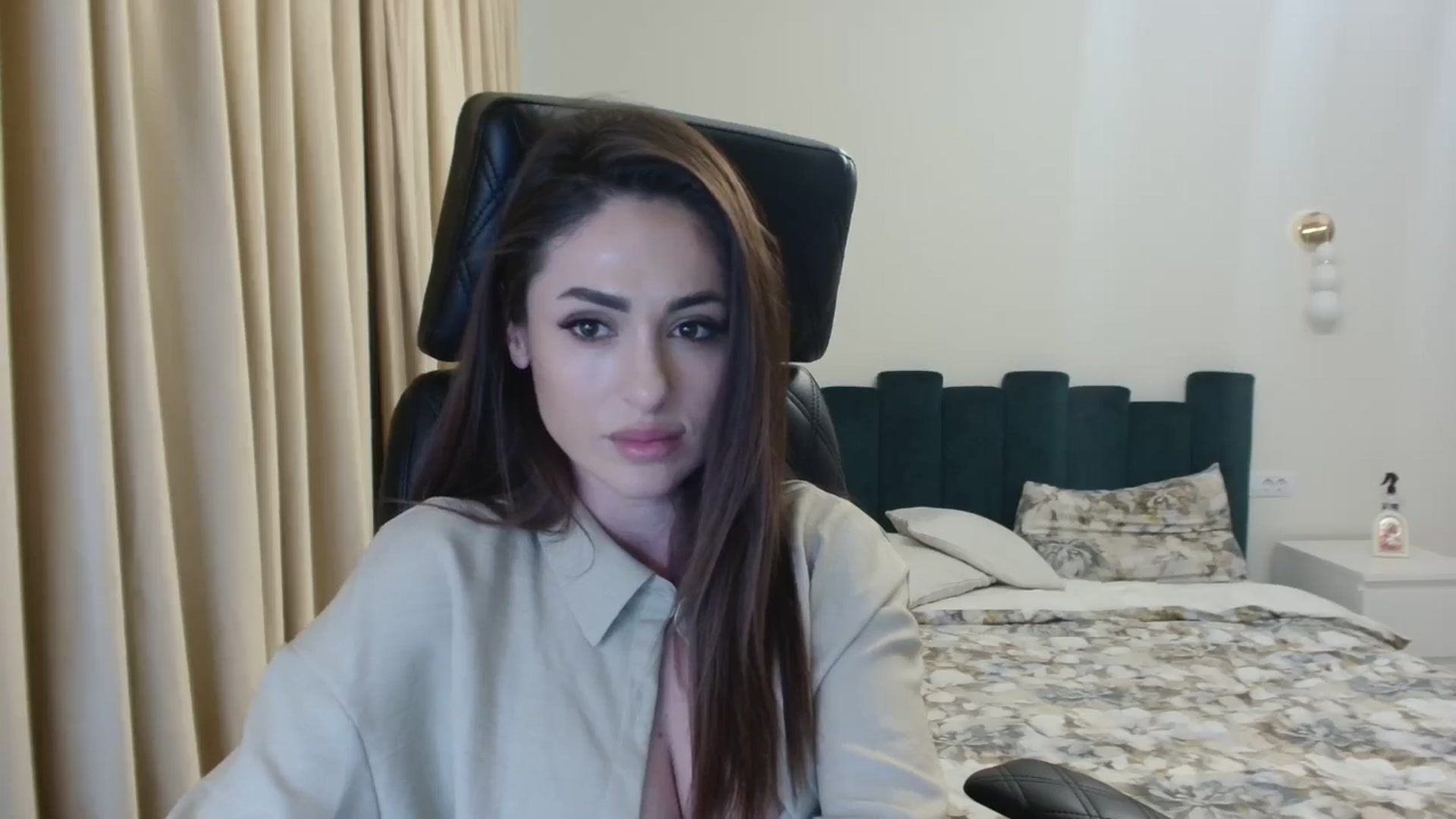 Gallery image thumbnail from DorisDolll's myfreecams stream on, 02/05/2025, 12:05 image 20 of 20