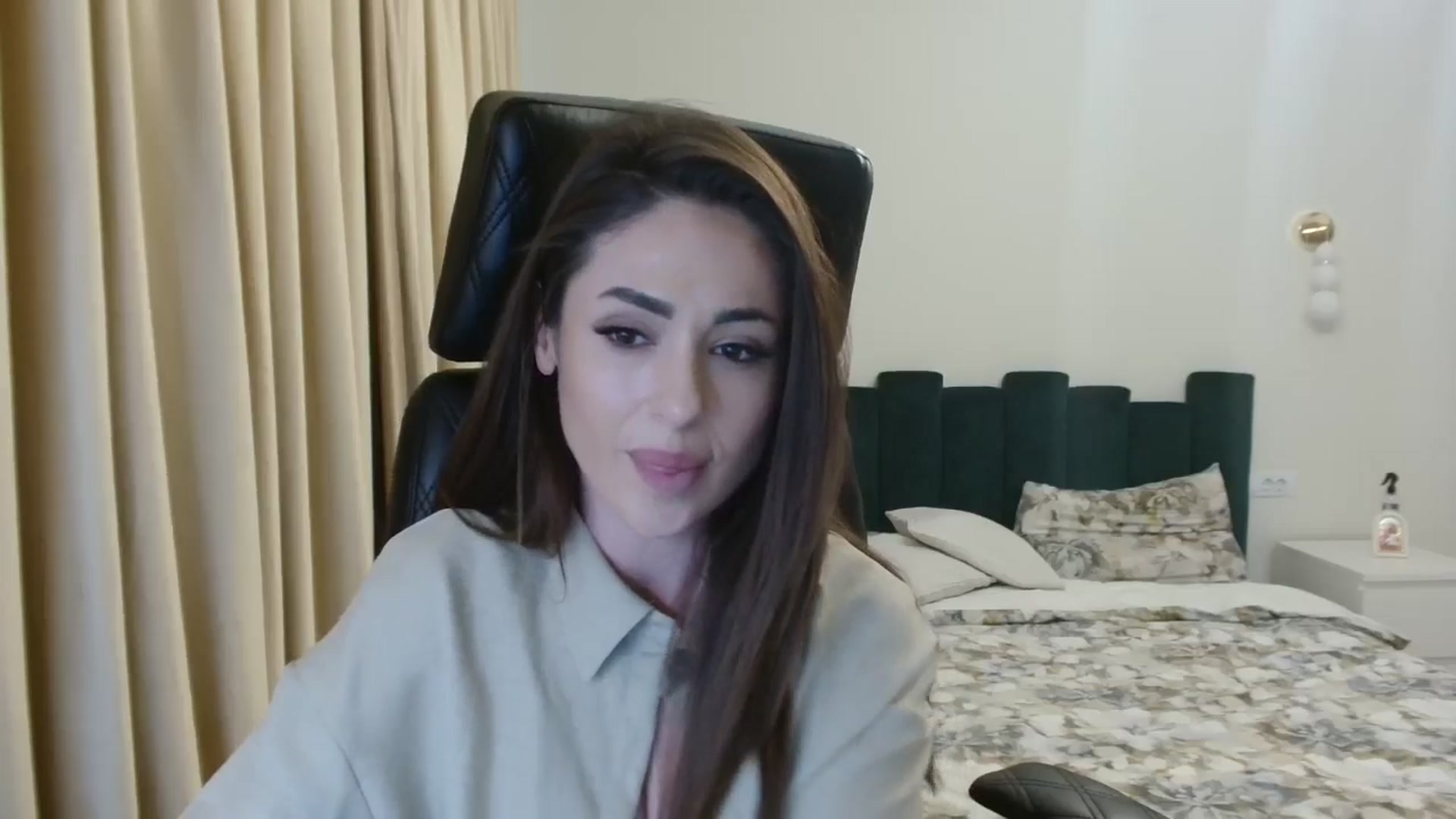 Gallery image thumbnail from DorisDolll's myfreecams stream on, 02/05/2025, 12:05 image 19 of 20