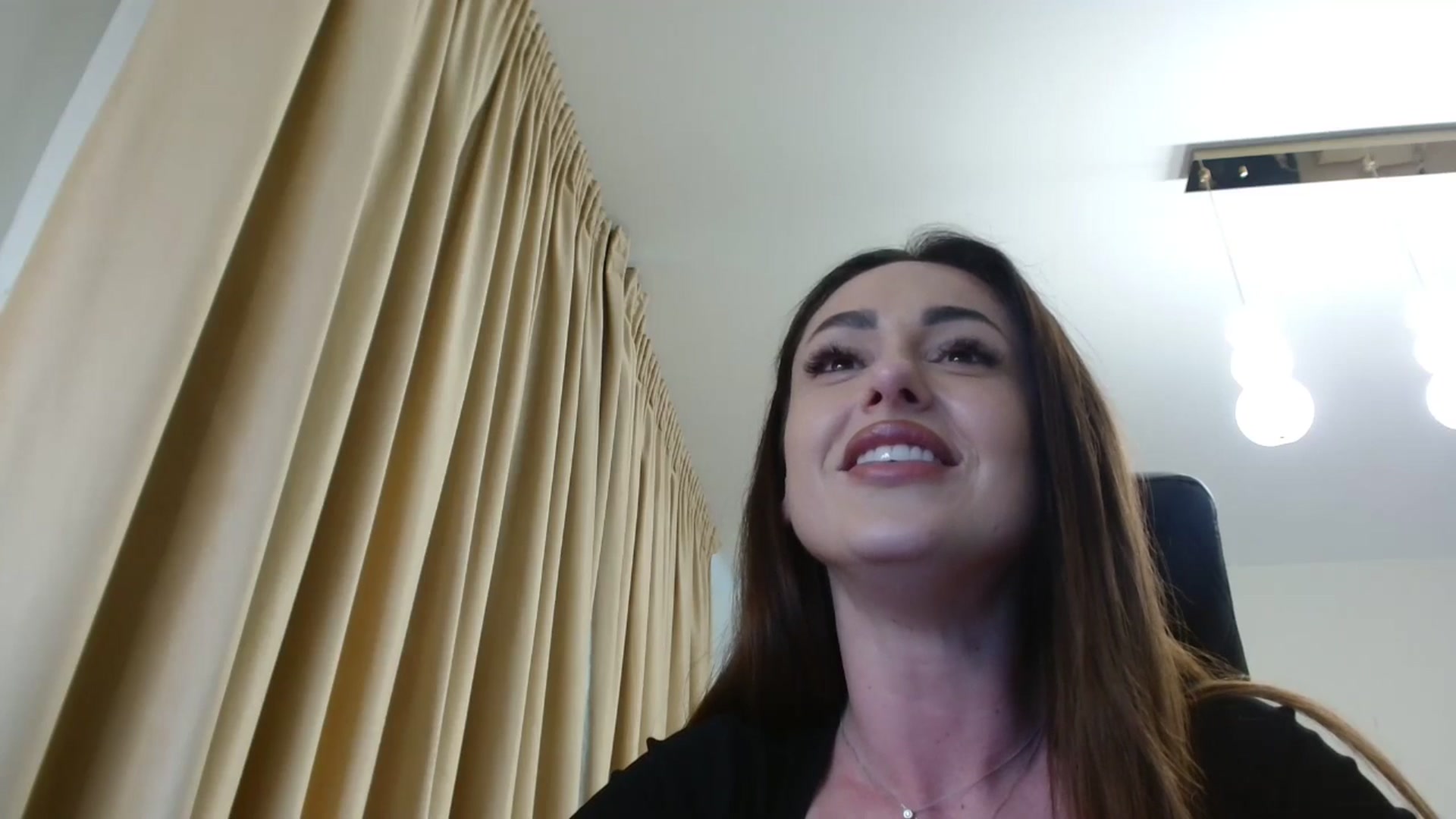 Gallery image thumbnail from DorisDolll's myfreecams stream on, 02/07/2025, 13:38 image 8 of 20
