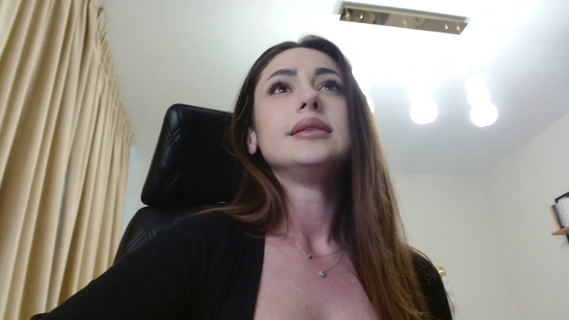 Gallery image thumbnail from DorisDolll's myfreecams stream on, 02/07/2025, 13:38 image 18 of 20