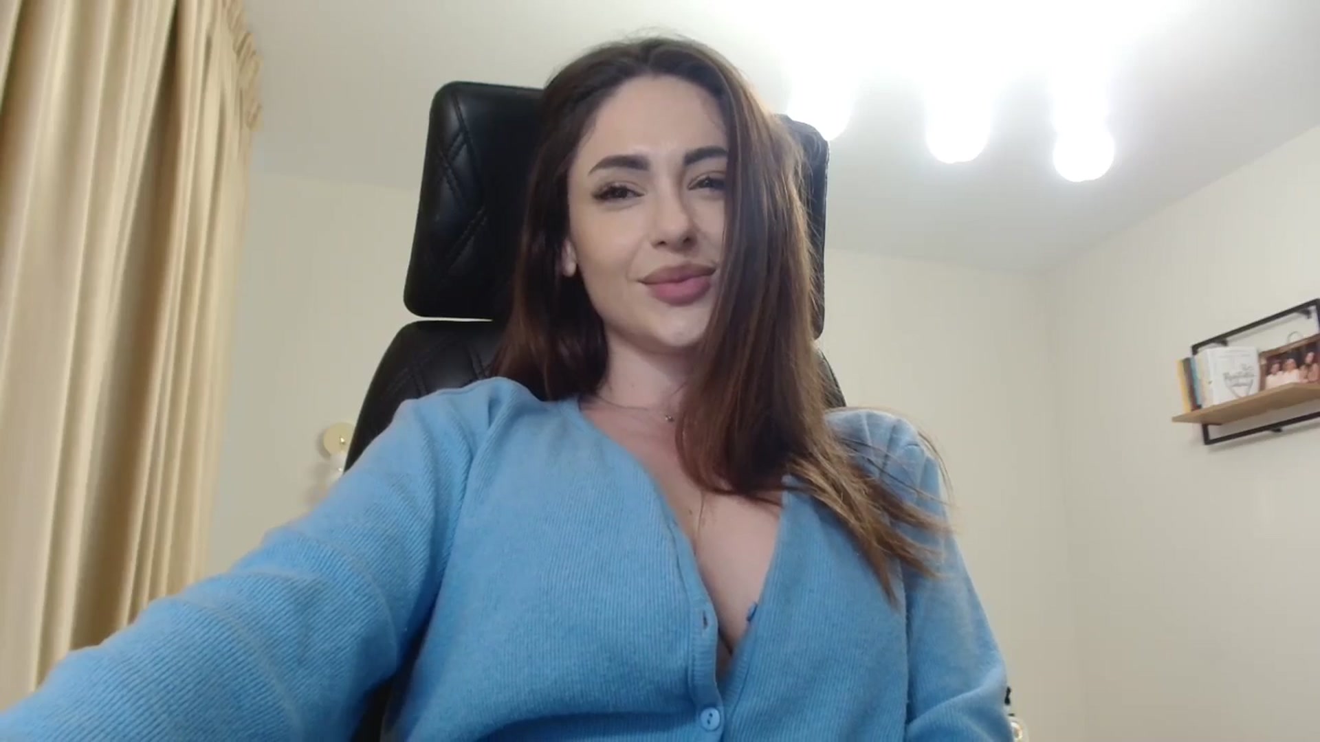 Gallery image thumbnail from DorisDolll's myfreecams stream on, 02/08/2025, 12:15 image 13 of 20