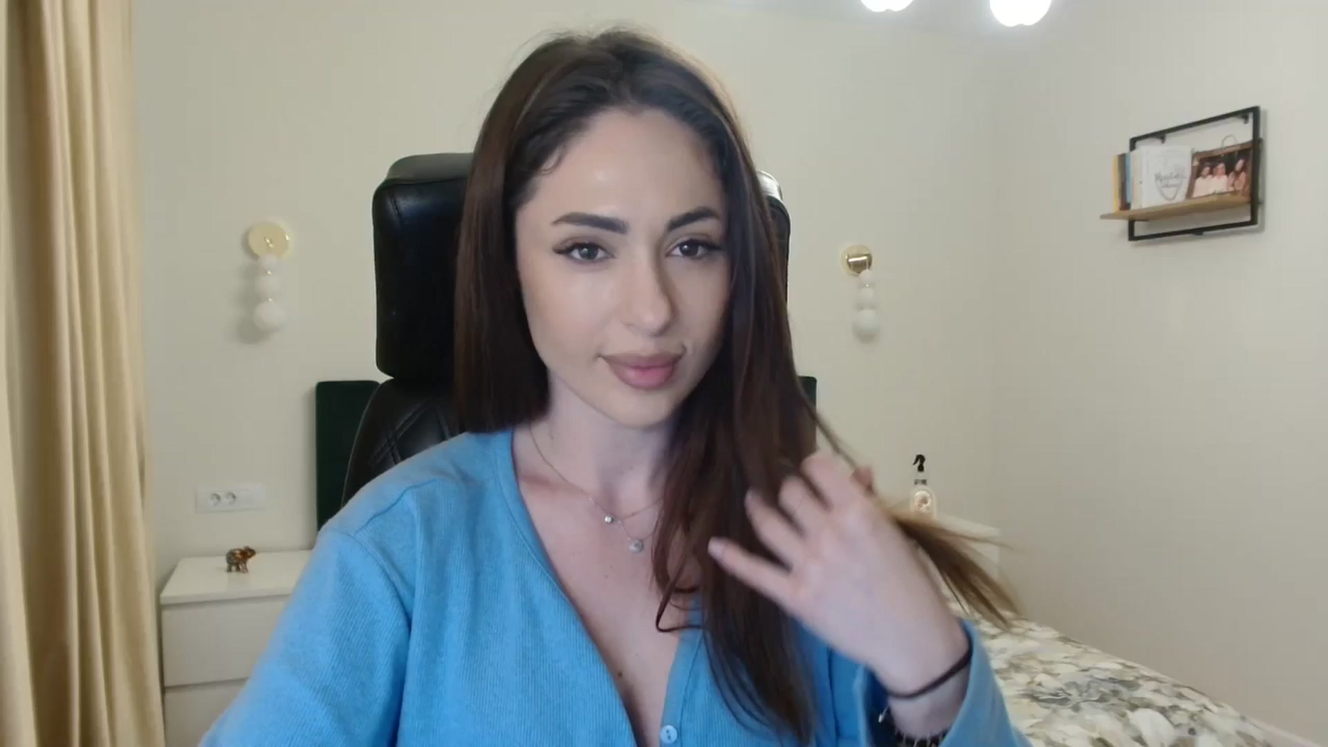 Gallery image thumbnail from DorisDolll's myfreecams stream on, 02/08/2025, 12:15 image 1 of 20