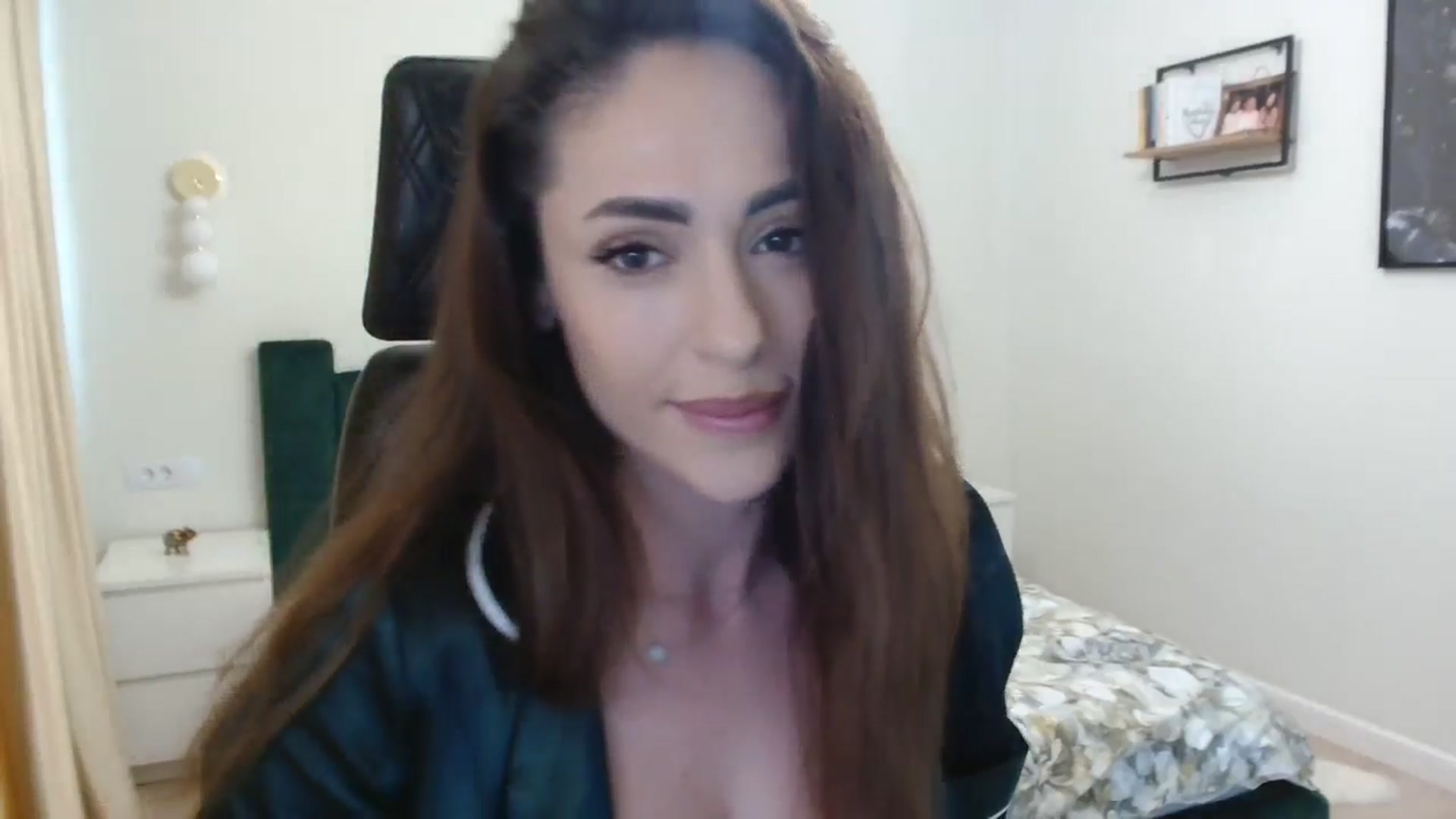 Gallery image thumbnail from DorisDolll's myfreecams stream on, 02/09/2025, 10:21 image 7 of 20