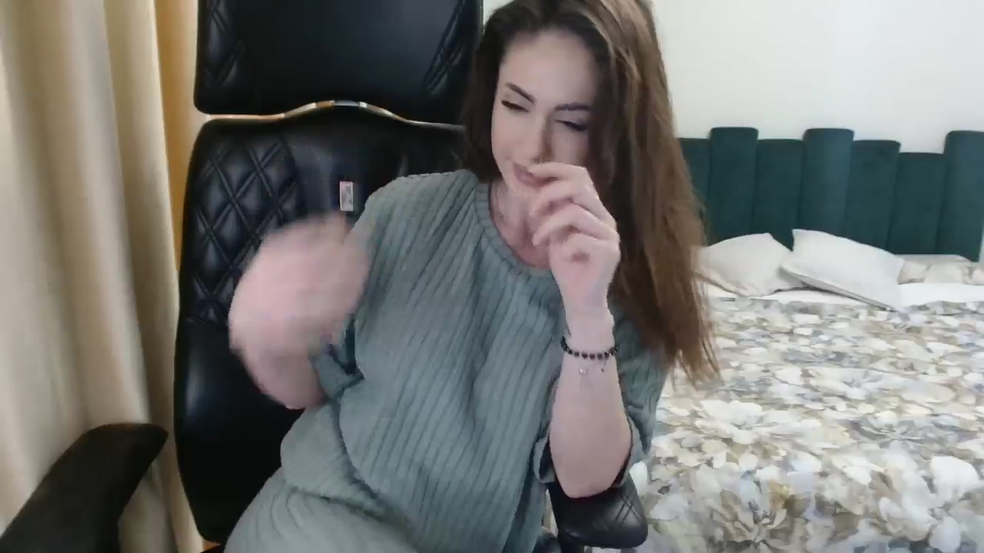 Gallery image thumbnail from DorisDolll's myfreecams stream on, 02/09/2025, 10:21 image 14 of 20