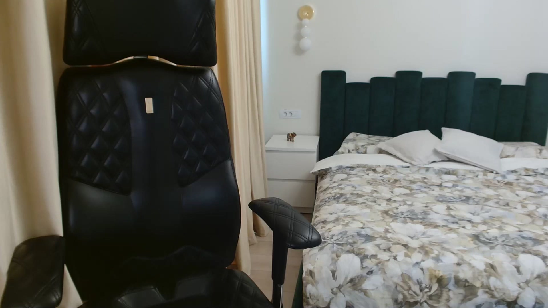 Gallery image thumbnail from DorisDolll's myfreecams stream on, 02/09/2025, 10:21 image 13 of 20