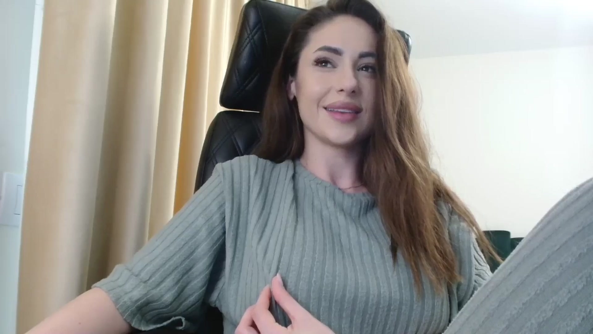 Gallery image thumbnail from DorisDolll's myfreecams stream on, 02/09/2025, 11:21 image 11 of 20