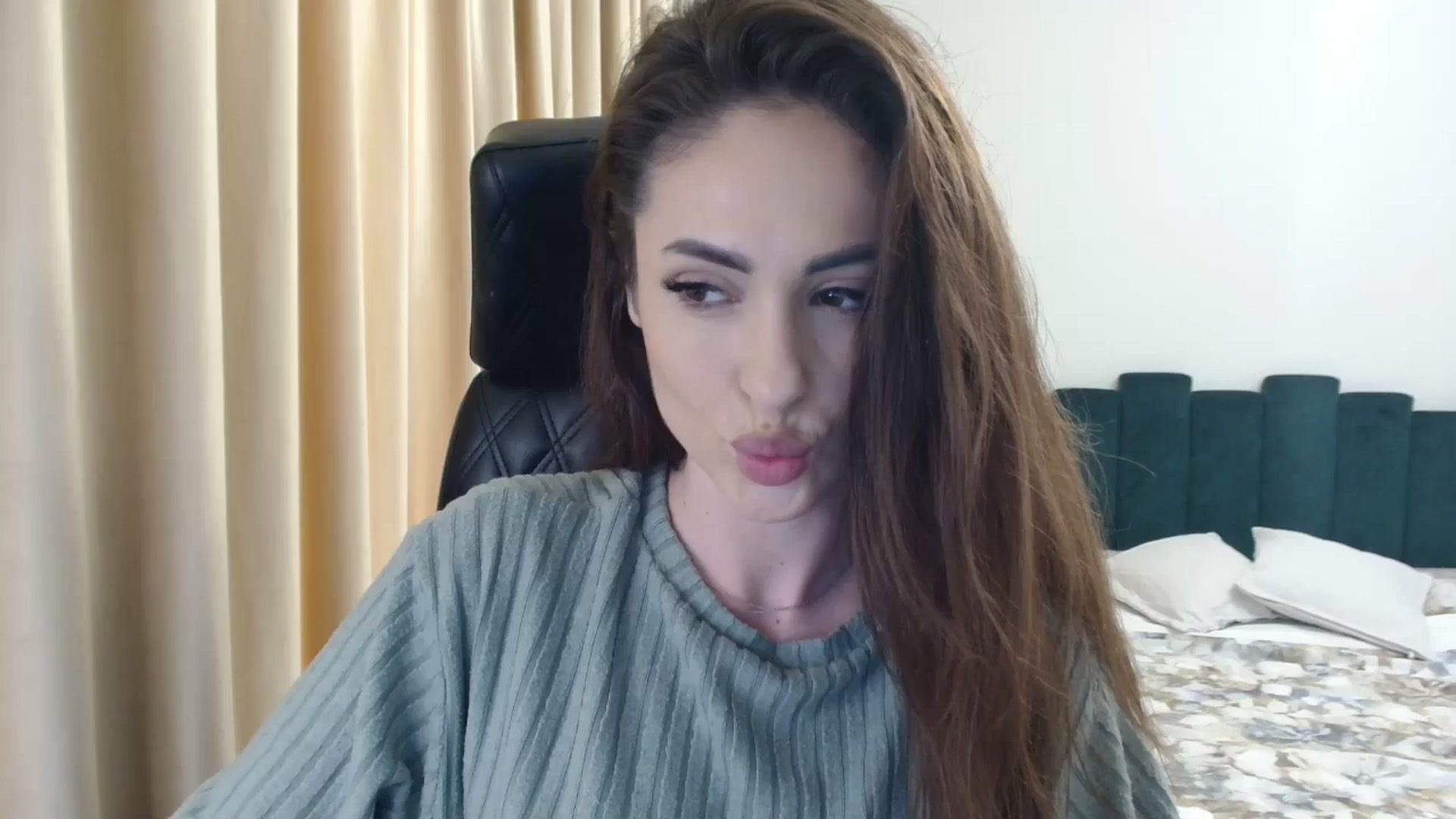 Gallery image thumbnail from DorisDolll's myfreecams stream on, 02/09/2025, 11:21 image 4 of 20