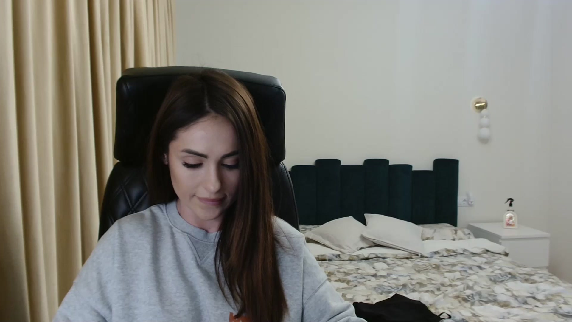 Gallery image thumbnail from DorisDolll's myfreecams stream on, 02/10/2025, 09:16 image 18 of 20