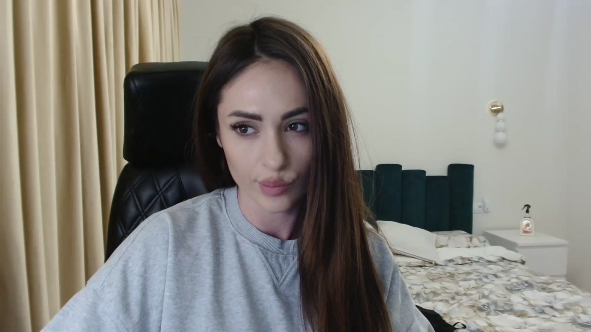 Gallery image thumbnail from DorisDolll's myfreecams stream on, 02/10/2025, 09:16 image 17 of 20