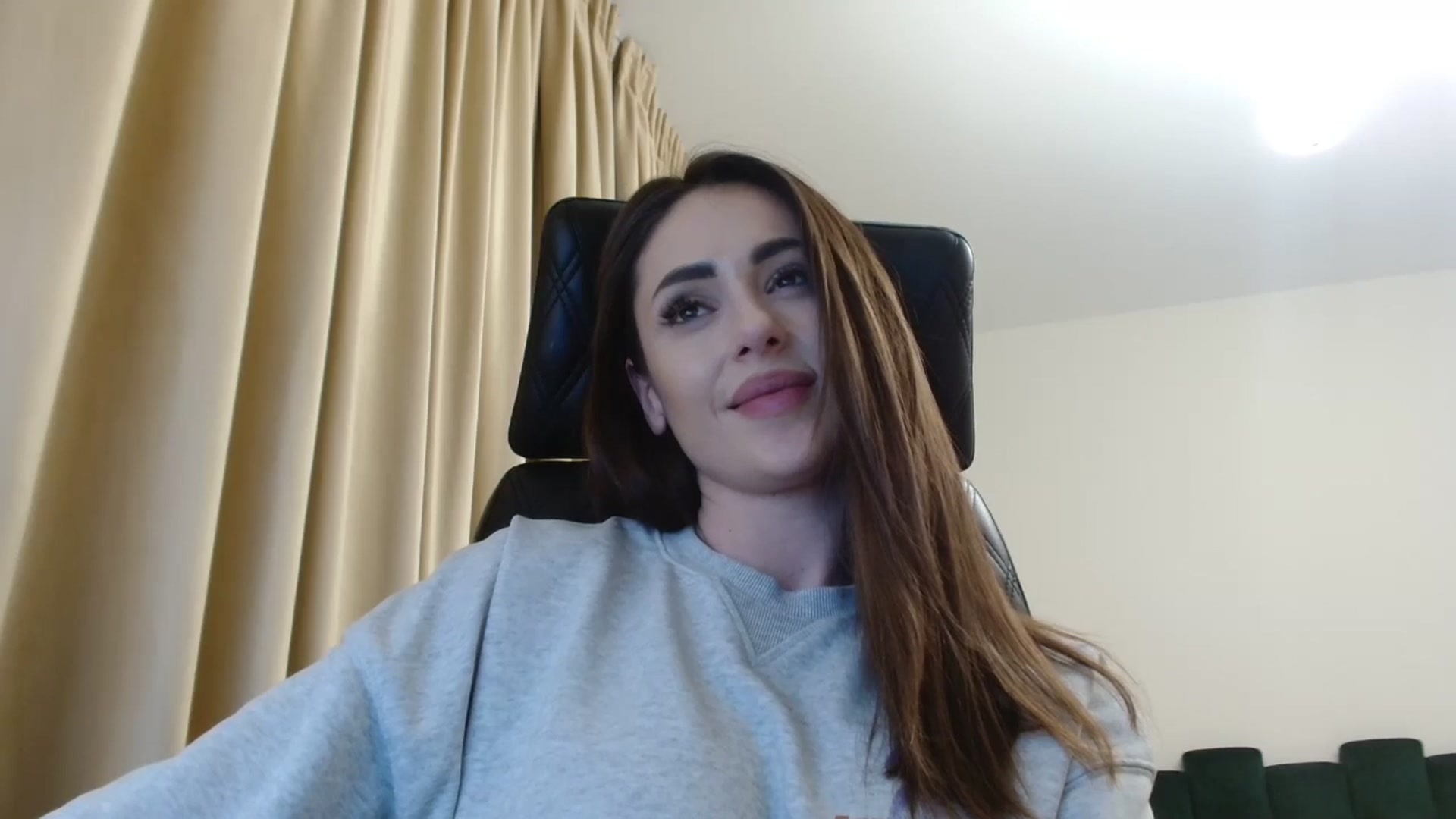 Gallery image thumbnail from DorisDolll's myfreecams stream on, 02/10/2025, 11:57 image 15 of 20