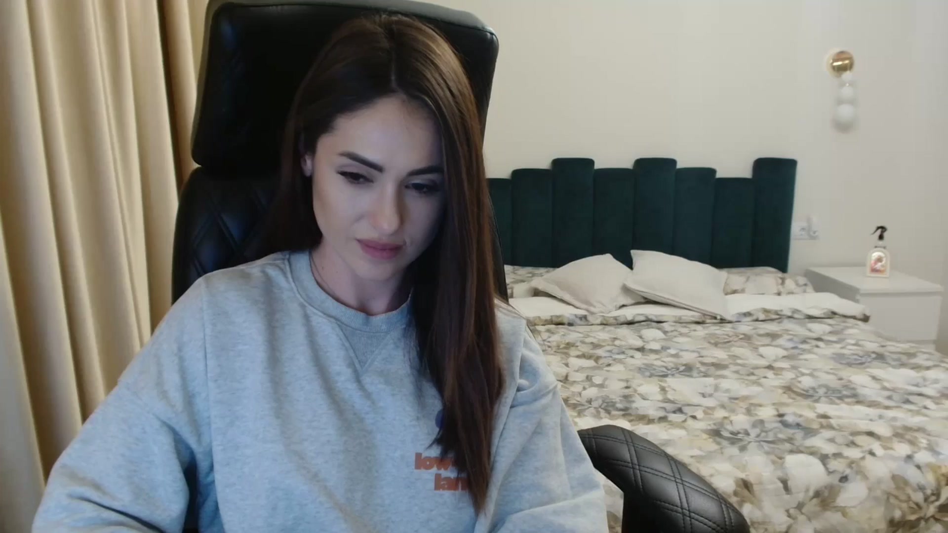 Gallery image thumbnail from DorisDolll's myfreecams stream on, 02/10/2025, 11:57 image 18 of 20