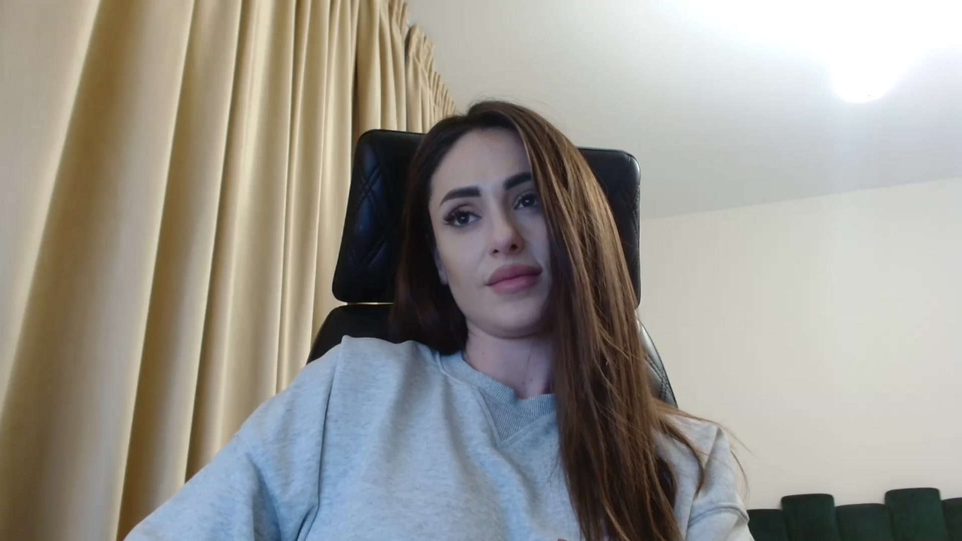 Gallery image thumbnail from DorisDolll's myfreecams stream on, 02/10/2025, 11:57 image 17 of 20