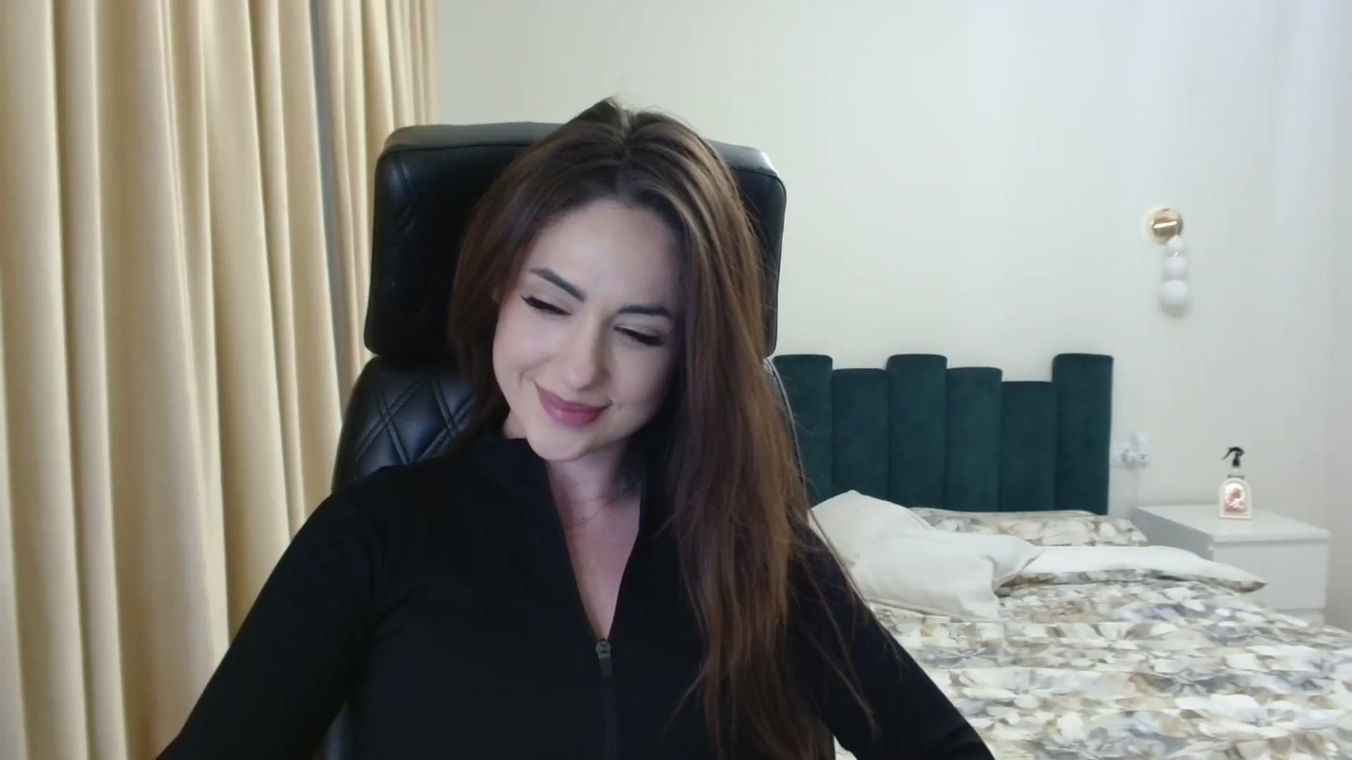 Gallery image thumbnail from DorisDolll's myfreecams stream on, 02/11/2025, 14:29 image 16 of 20