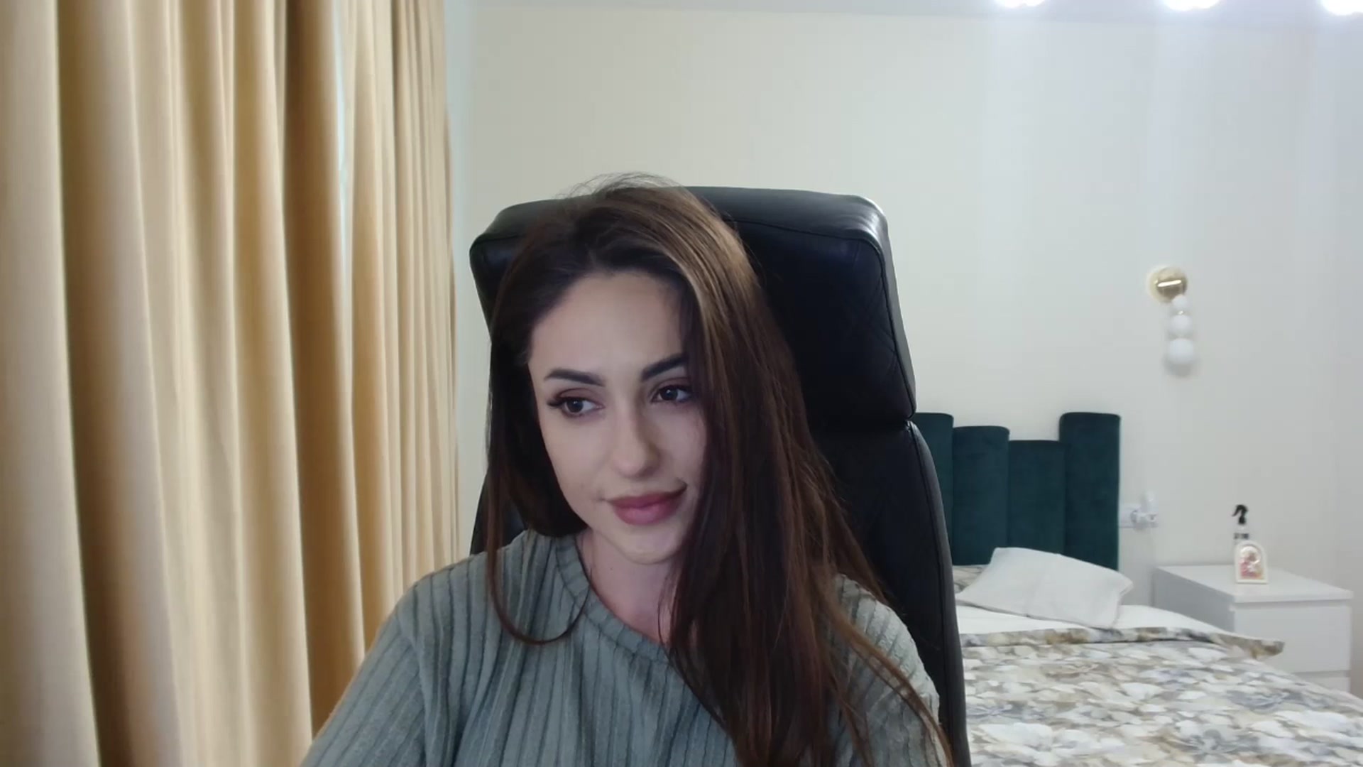 Gallery image thumbnail from DorisDolll's myfreecams stream on, 02/13/2025, 10:03 image 20 of 20